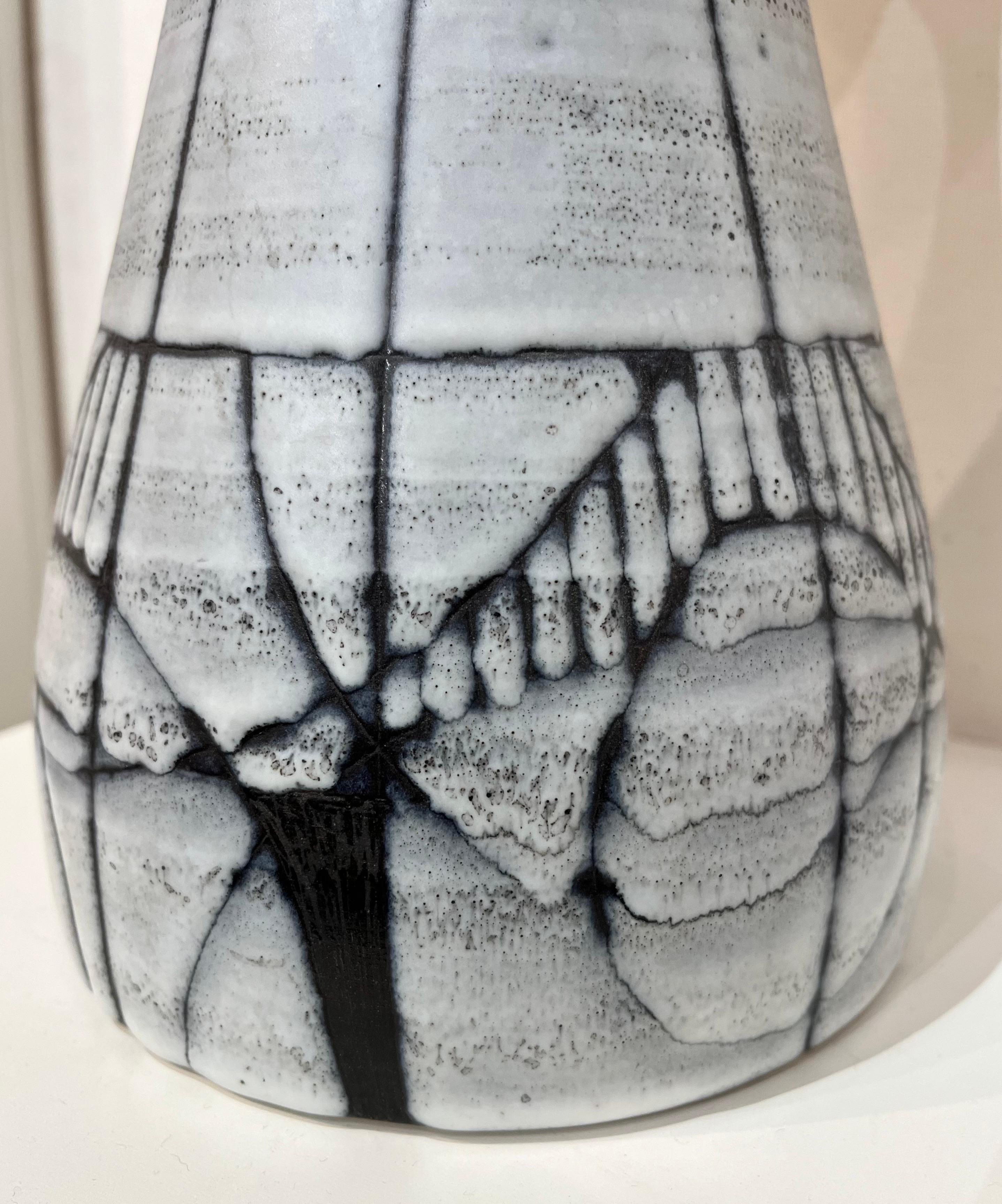 Français Vase de Robert Dupanier en vente
