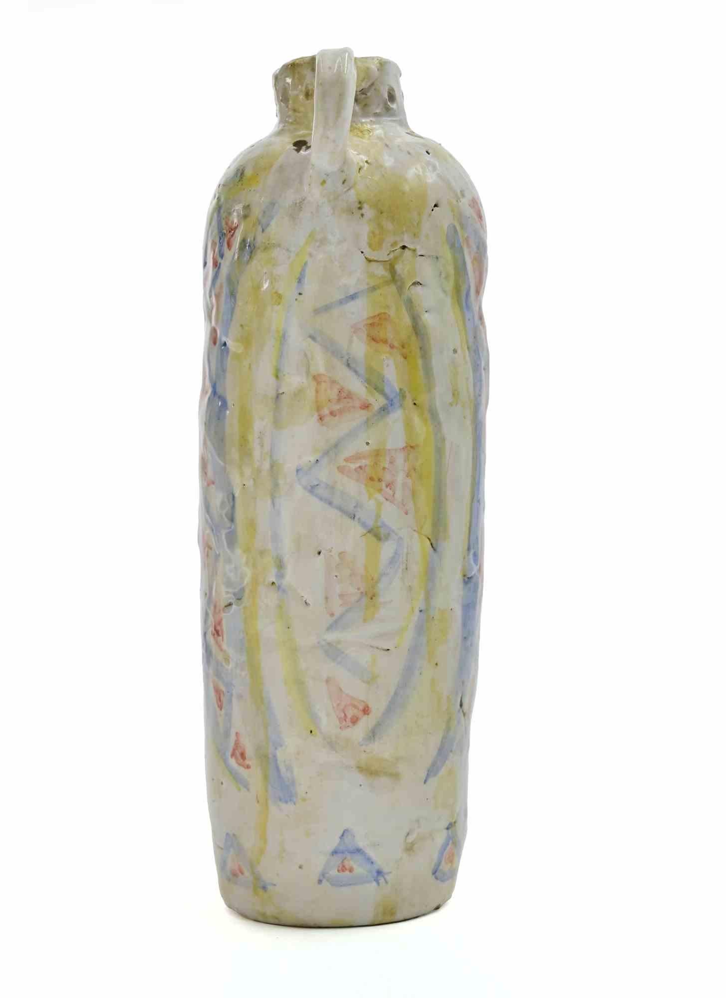 Vaso in ceramica dipinta realizzato da Sirio Pellegrini negli anni '60.

Buone condizioni.

Sirio Pellegrini, nato a Roma il 1 marzo 1922, di origini abruzzesi (Capestrano), ha trascorso gli anni dell'infanzia a Roma, nel cuore della città vecchia,