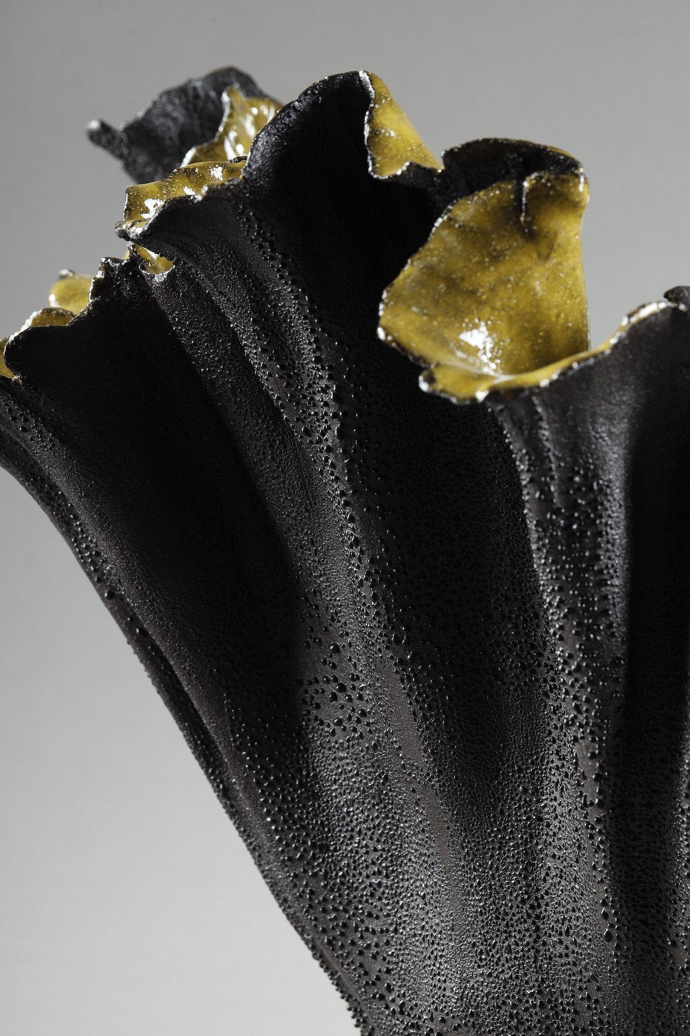 Contemporary Design Vase in Stoneware, by the artist Nayla Sirgi For Sale 10
