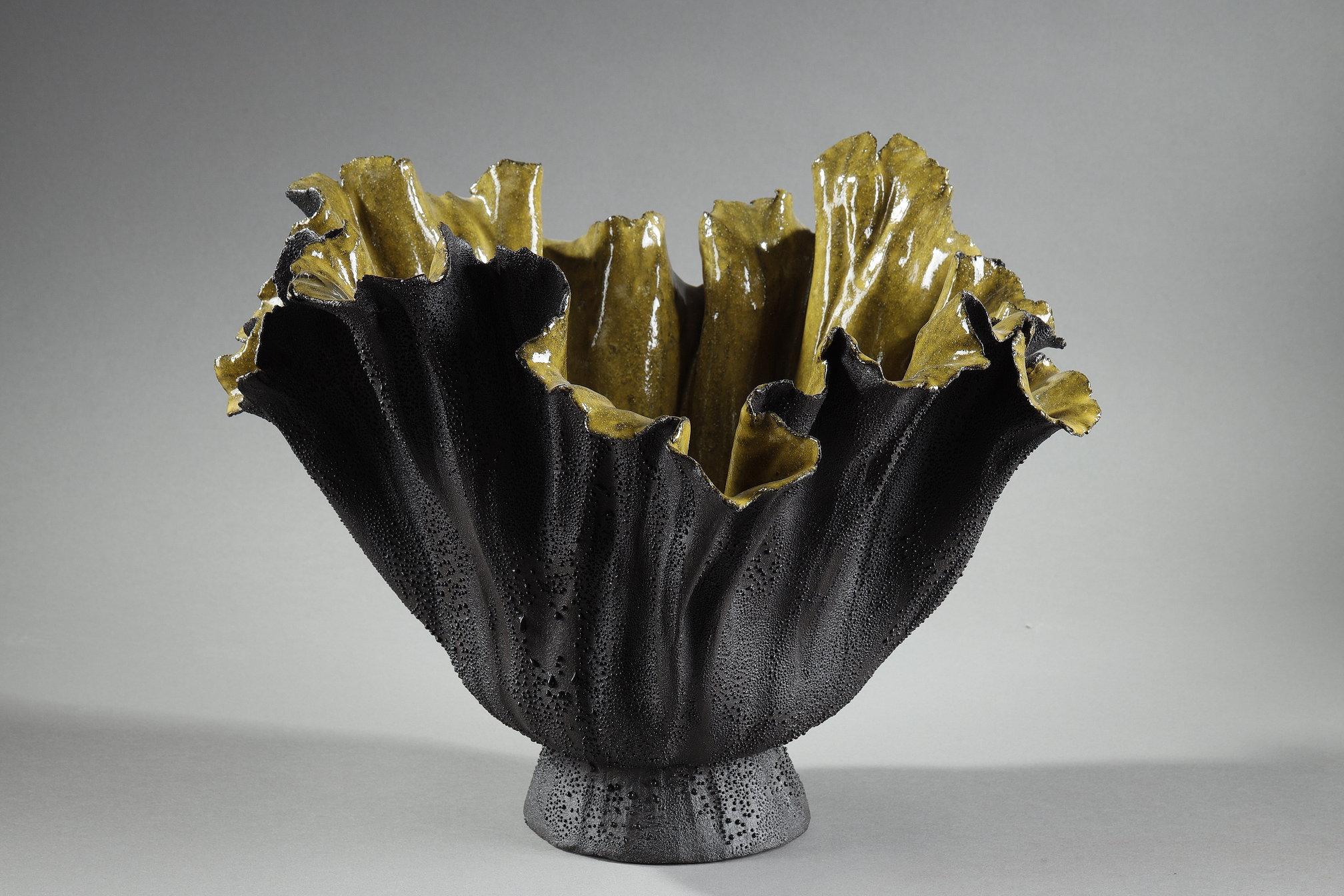Contemporary Design Vase in Stoneware, by the artist Nayla Sirgi In Excellent Condition For Sale In Paris, FR