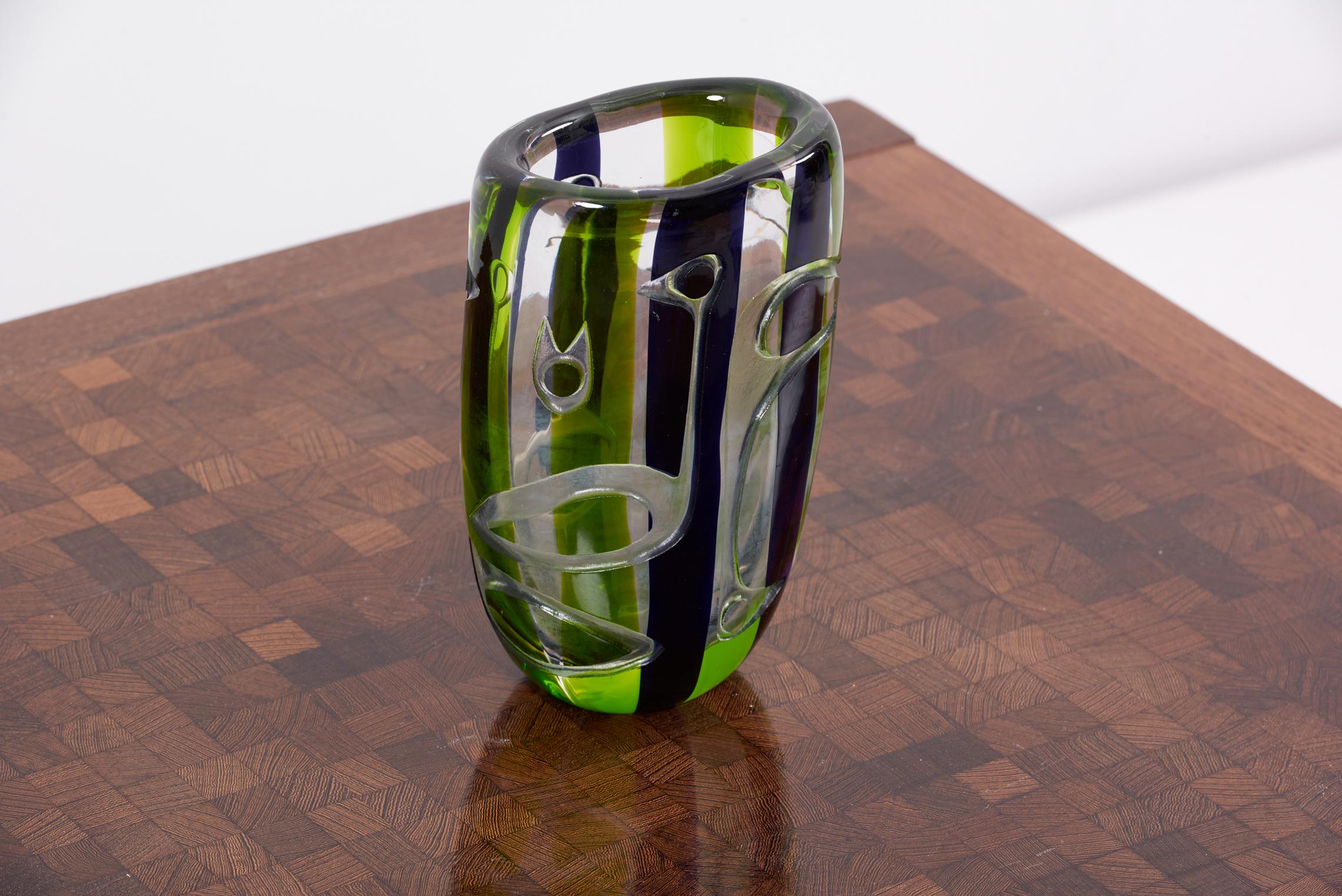 Vetro soffiato Vaso di Vicke Lindstrand per Kosta Glasbruk, Svezia, 1960 in vendita
