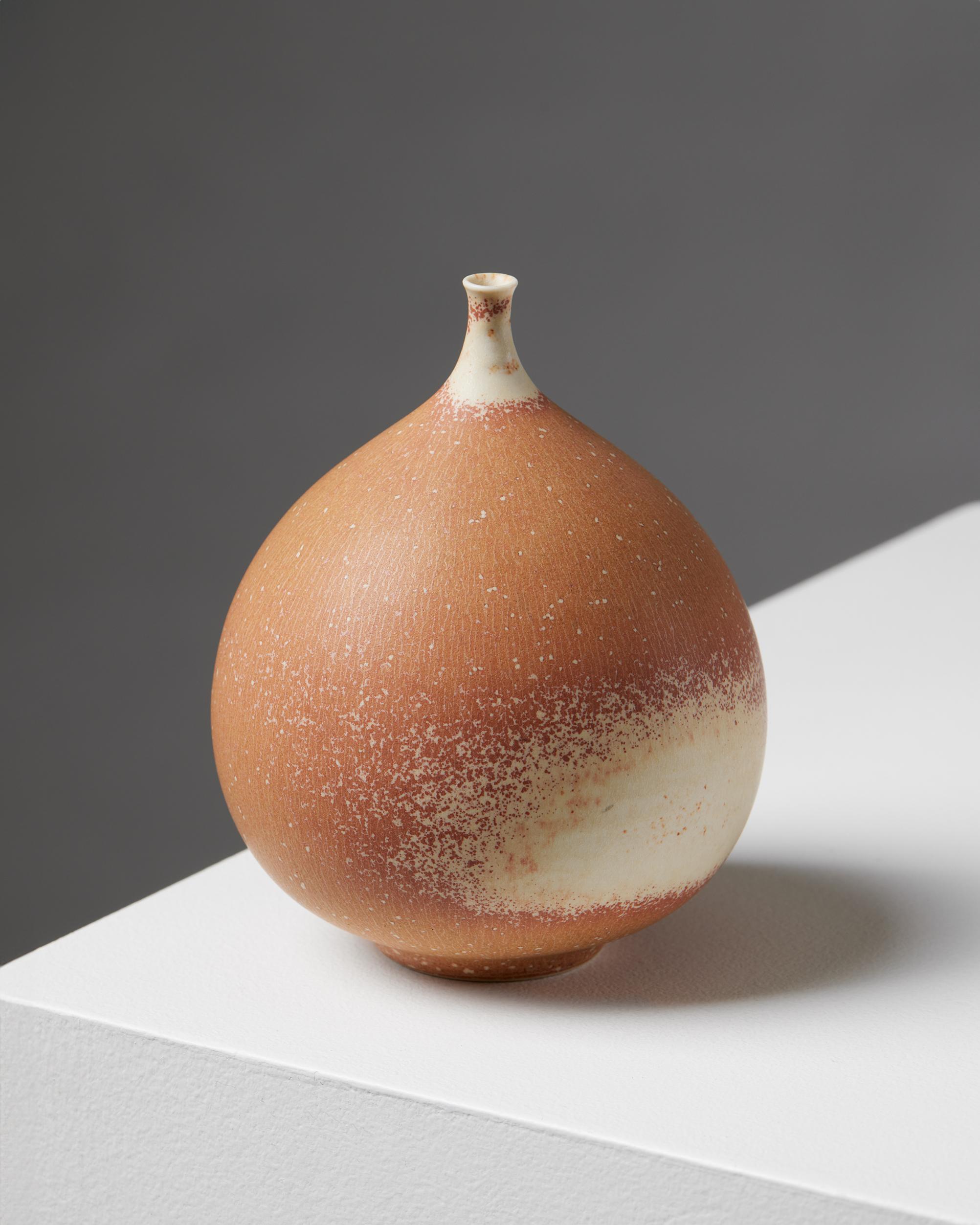 Vase von Vivi Calissendorff, Schweden, 1970er Jahre
Gestempelt.

H: 13 cm
Durchmesser: 9 cm