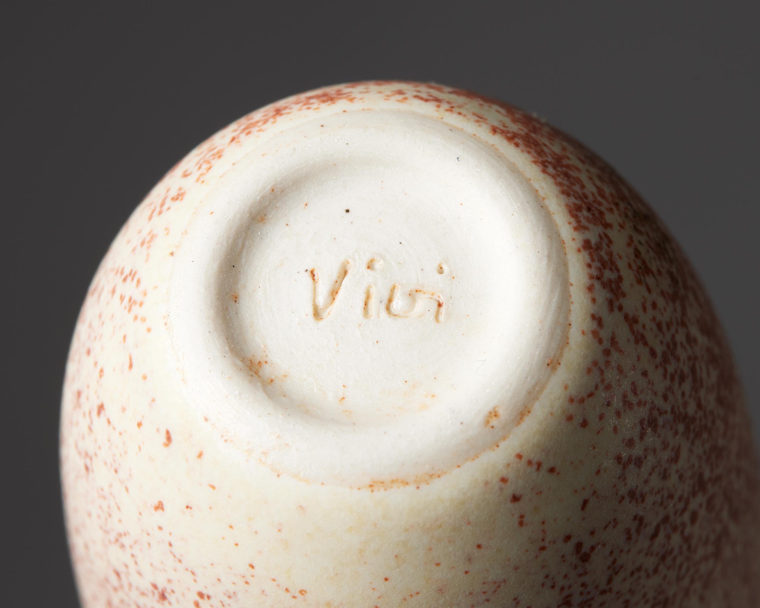 Vase by Vivi Calissendorff, Sweden, 1970s, Stoneware, Apricot, Terra Cotta, Tan In Good Condition For Sale In Stockholm, SE