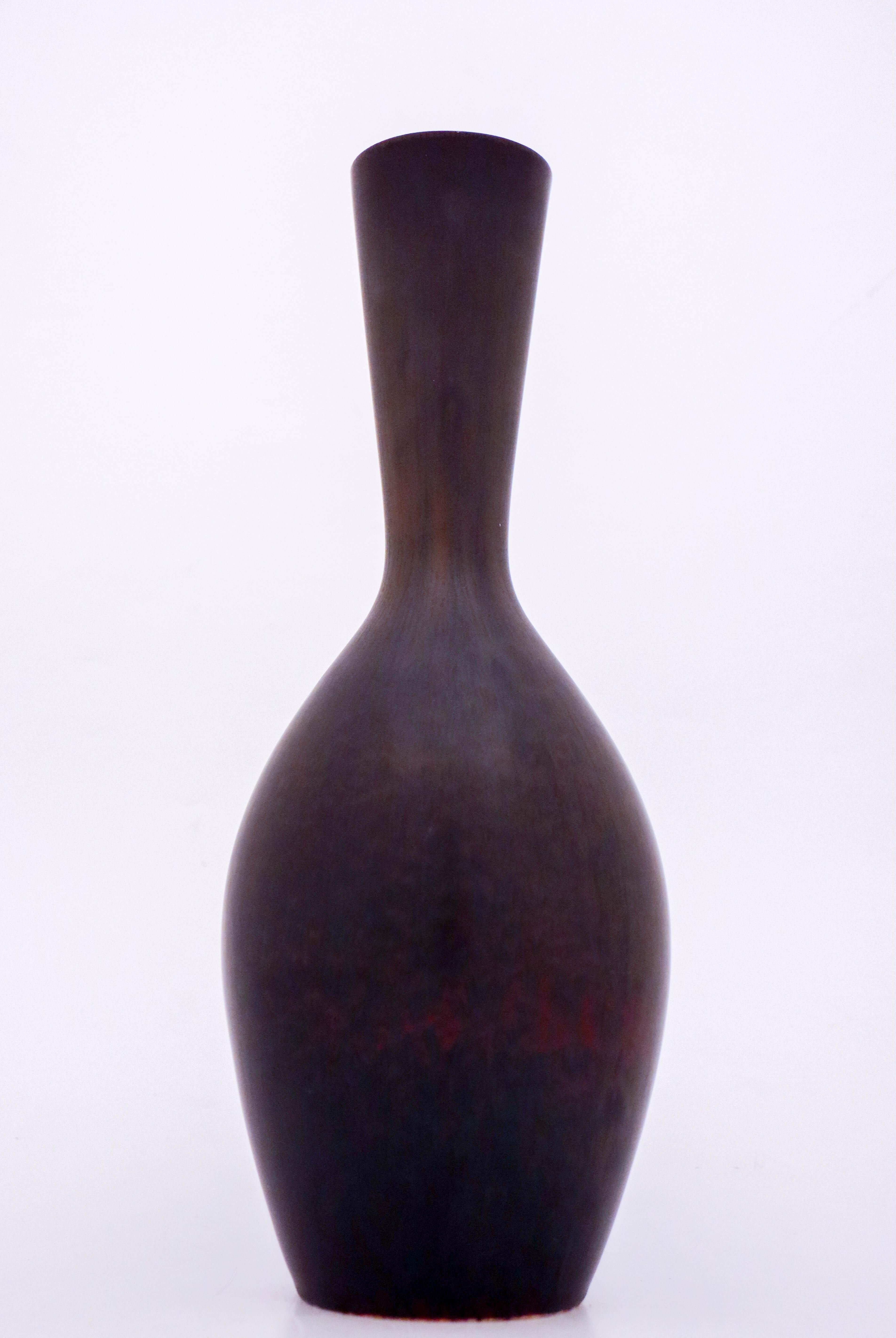 Vase, Carl-Harry Stålhane, Rörstrand 1950s, Brown Black Stoneware In Good Condition For Sale In Stockholm, SE
