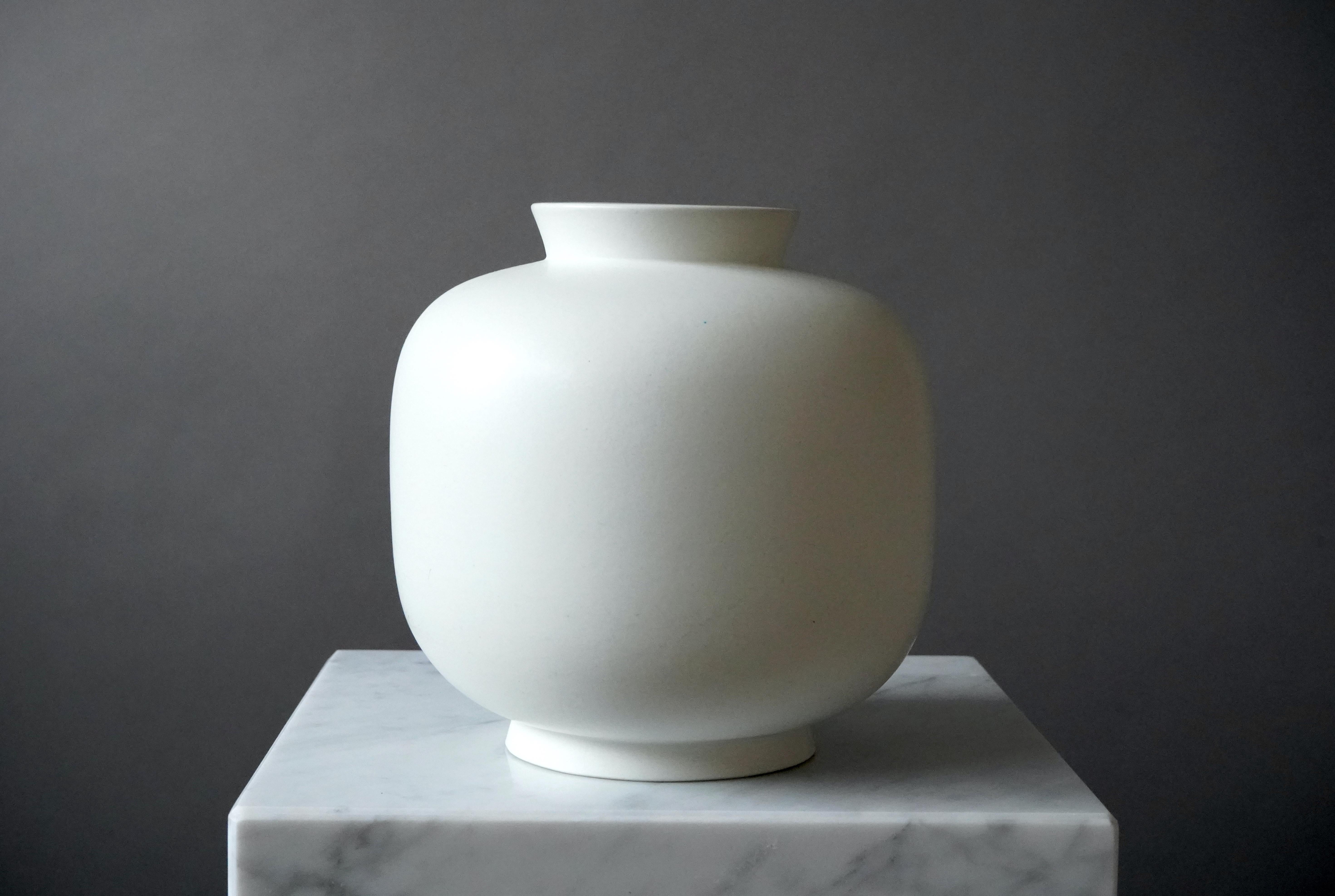 Beautiful vase made by Wilhelm Kåge at Gustavsberg Studio in Sweden, 1940s. 

Carrara glazed stoneware.

Excellent condition. Stamped 'Gustavsberg / CARRARA / 1132'.

Wilhelm Kåge was a Swedish artist, painter, and ceramicist. Between 1917 and