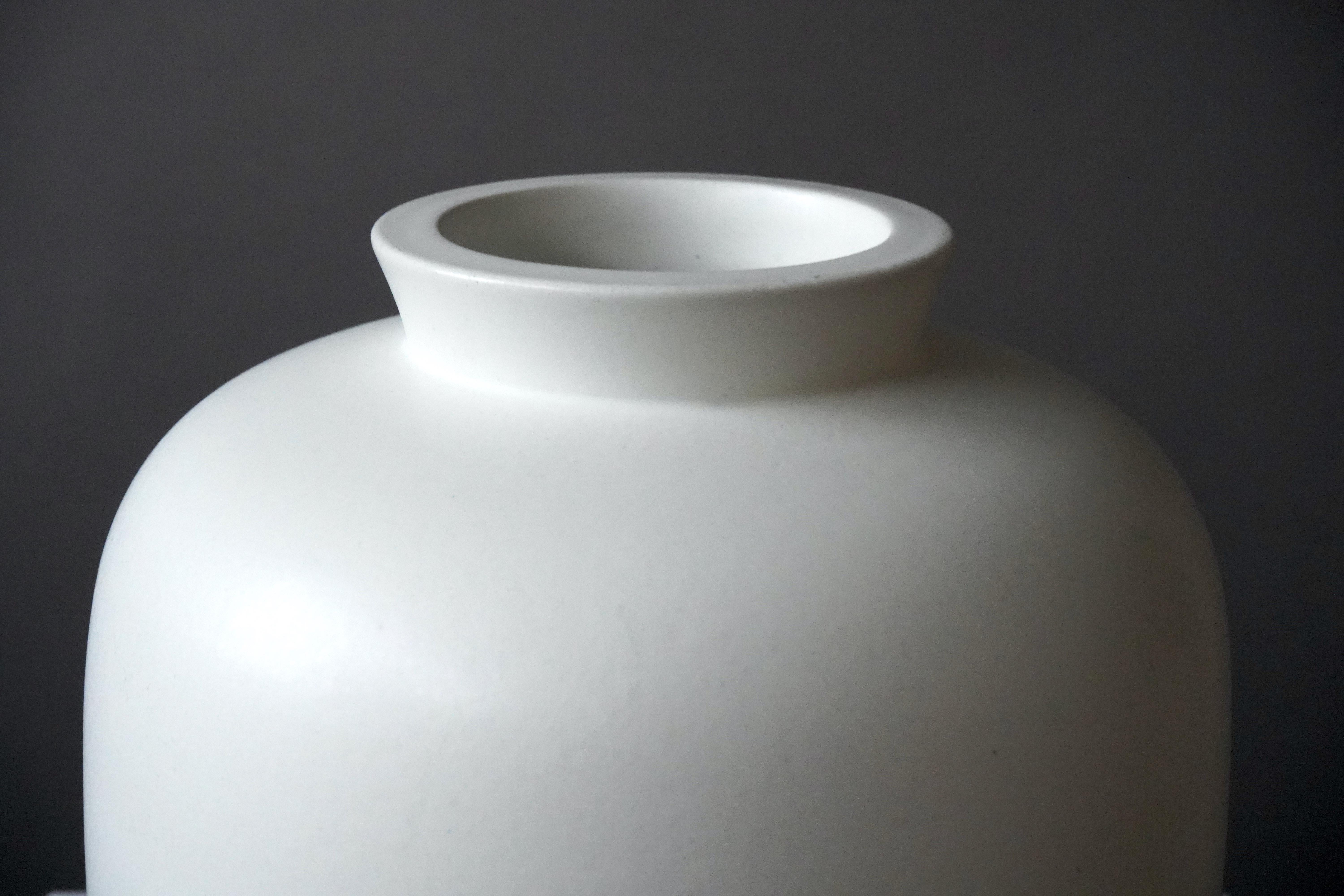 Scandinavo moderno Vaso 'Carrara' di Wilhelm Kåge per Gustavsberg Studio, Svezia, anni '40 in vendita