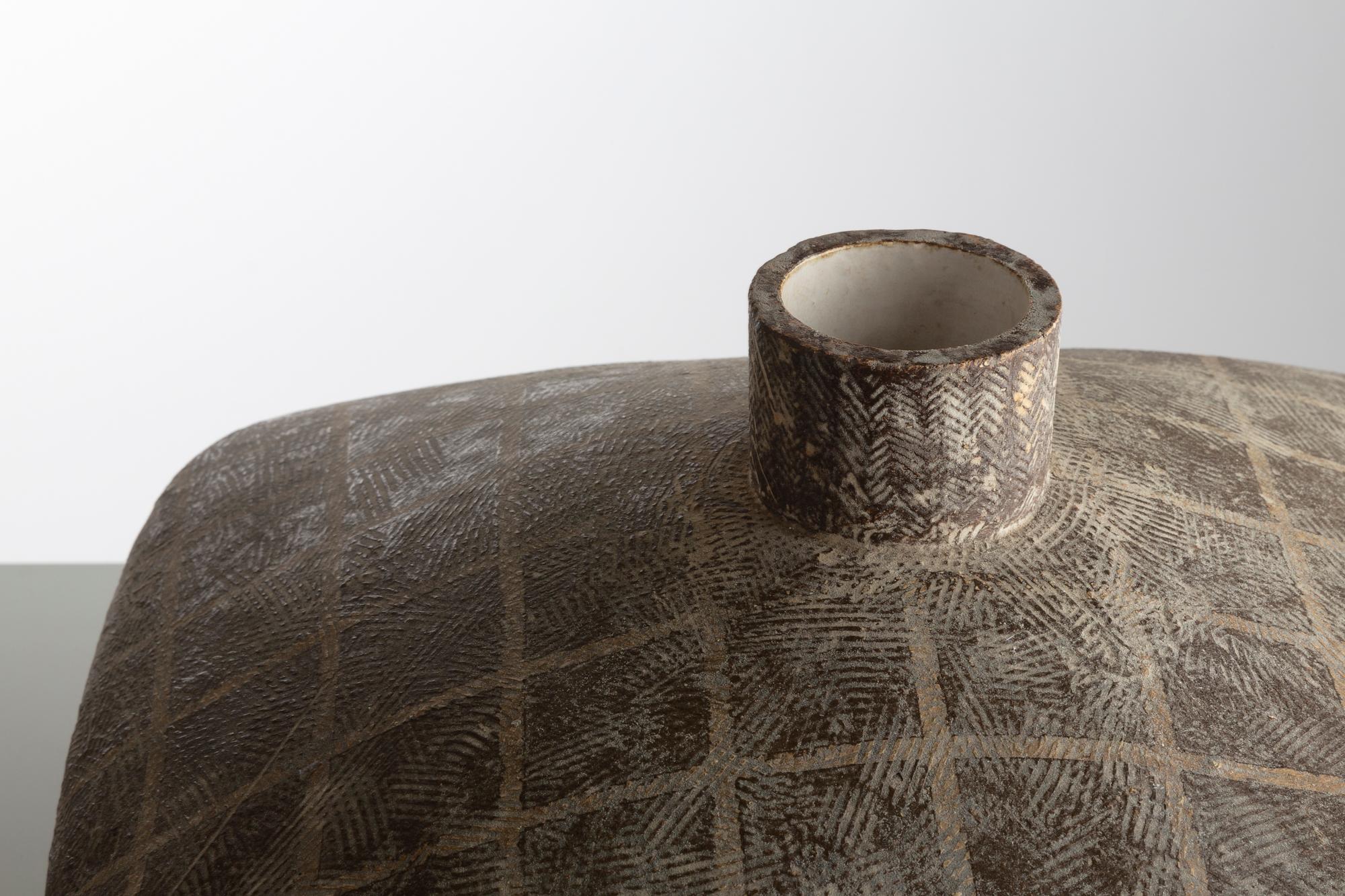 Vase carré en grès von Claude Conover im Zustand „Gut“ im Angebot in LAMBLORE, FR