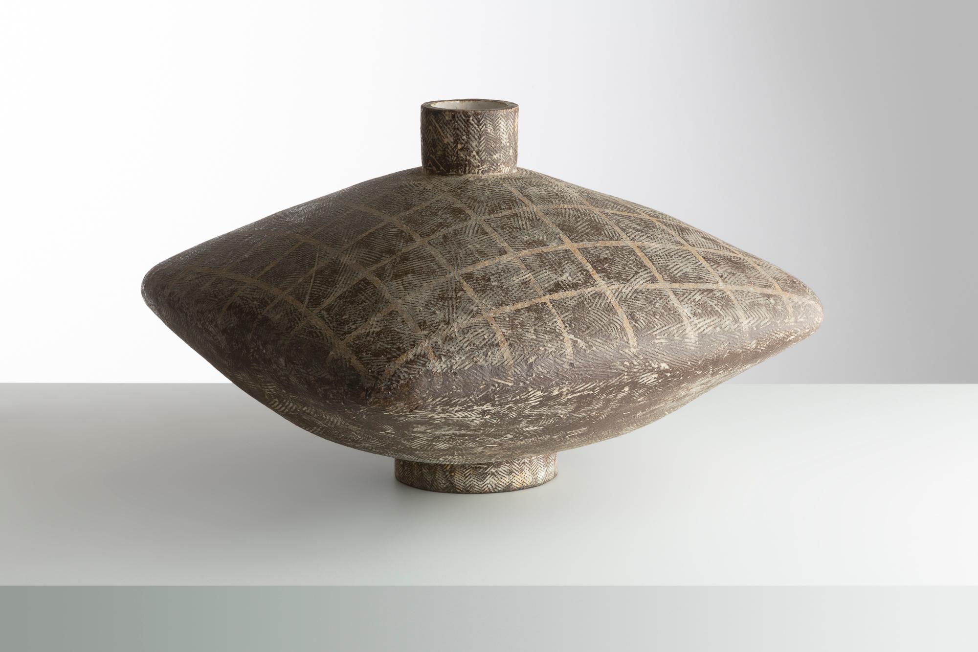 Vase carré en grès von Claude Conover (Mitte des 20. Jahrhunderts) im Angebot