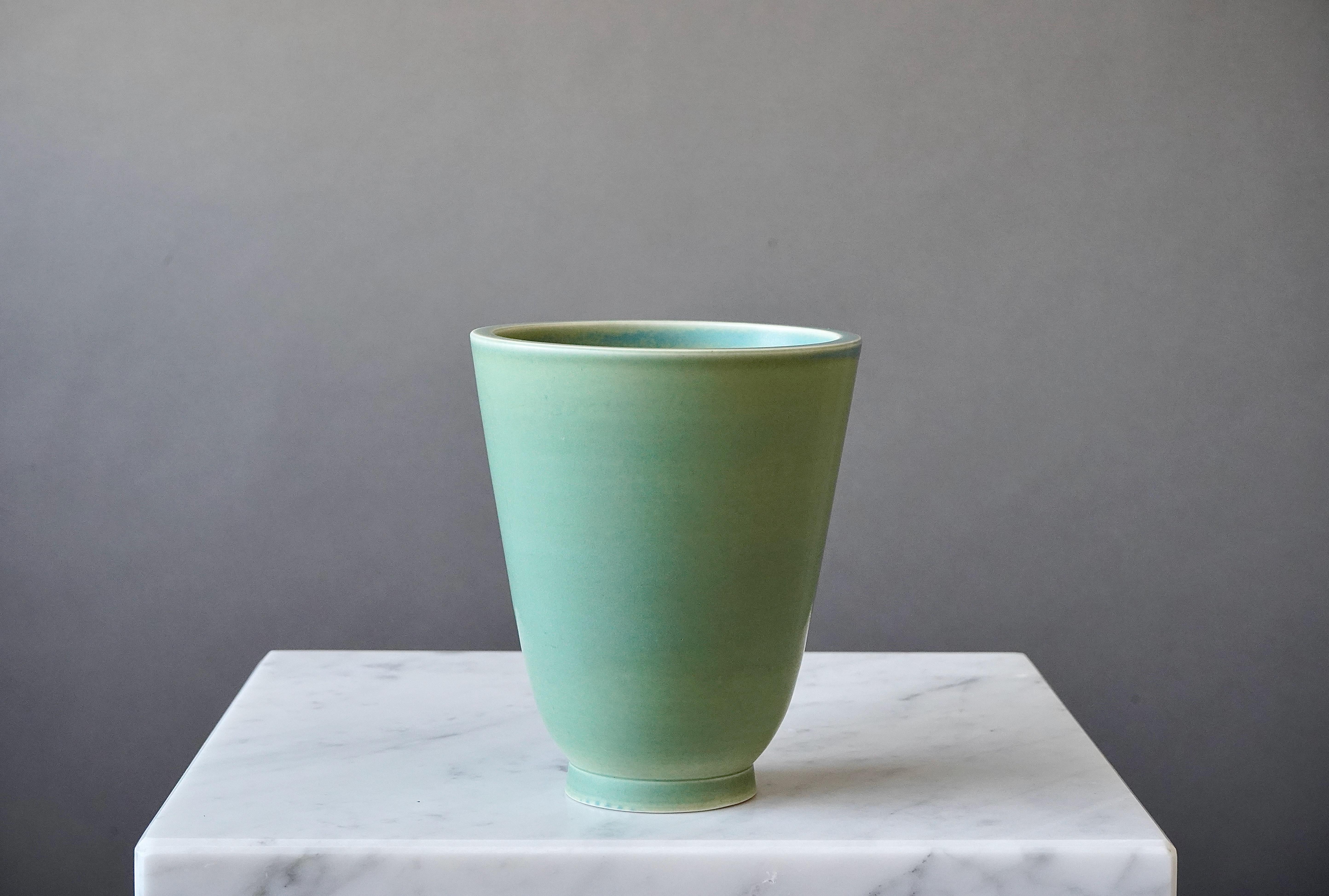 Vase 'Celadon' by Wilhelm Kåge for Gustavsberg Studio, Sweden, 1940s In Excellent Condition For Sale In Malmö, SE