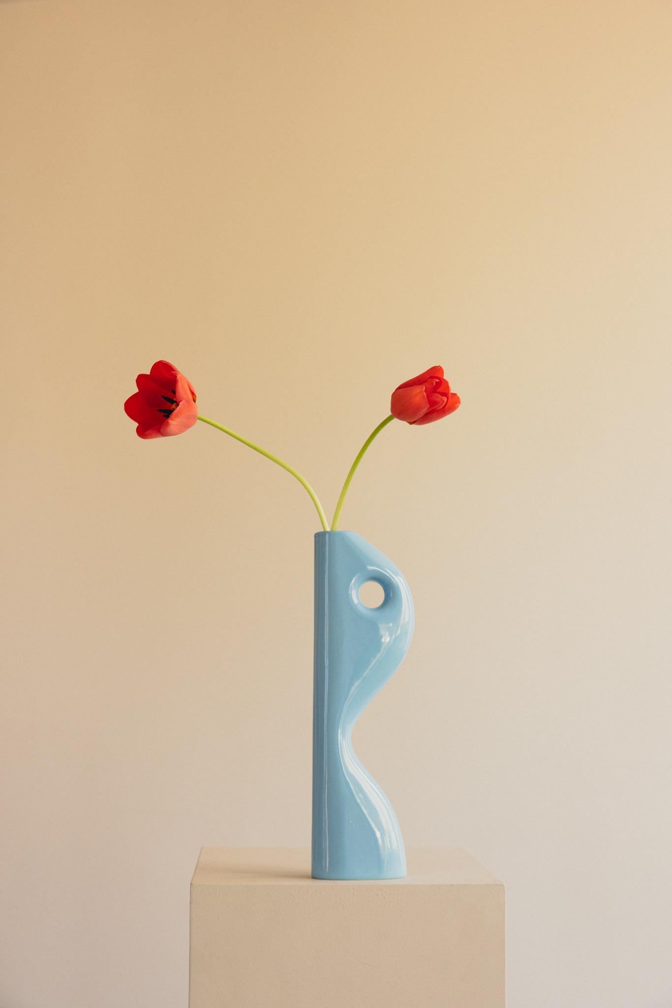 Smaltato Vaso in ceramica smaltata a mano blu baby - Lea in vendita