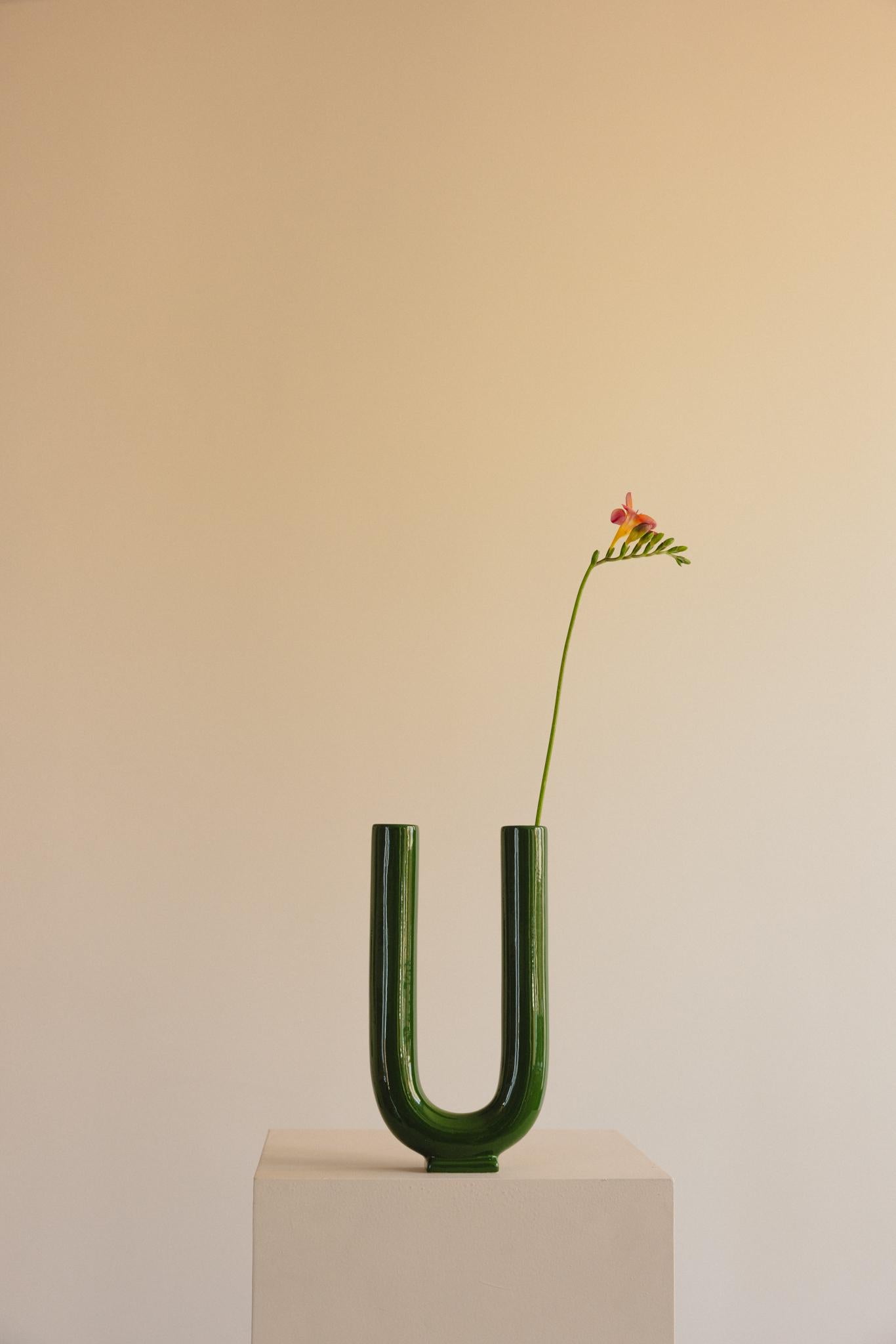 Vernissé Vase en céramique émaillée verte fait à la main - Vous en vente