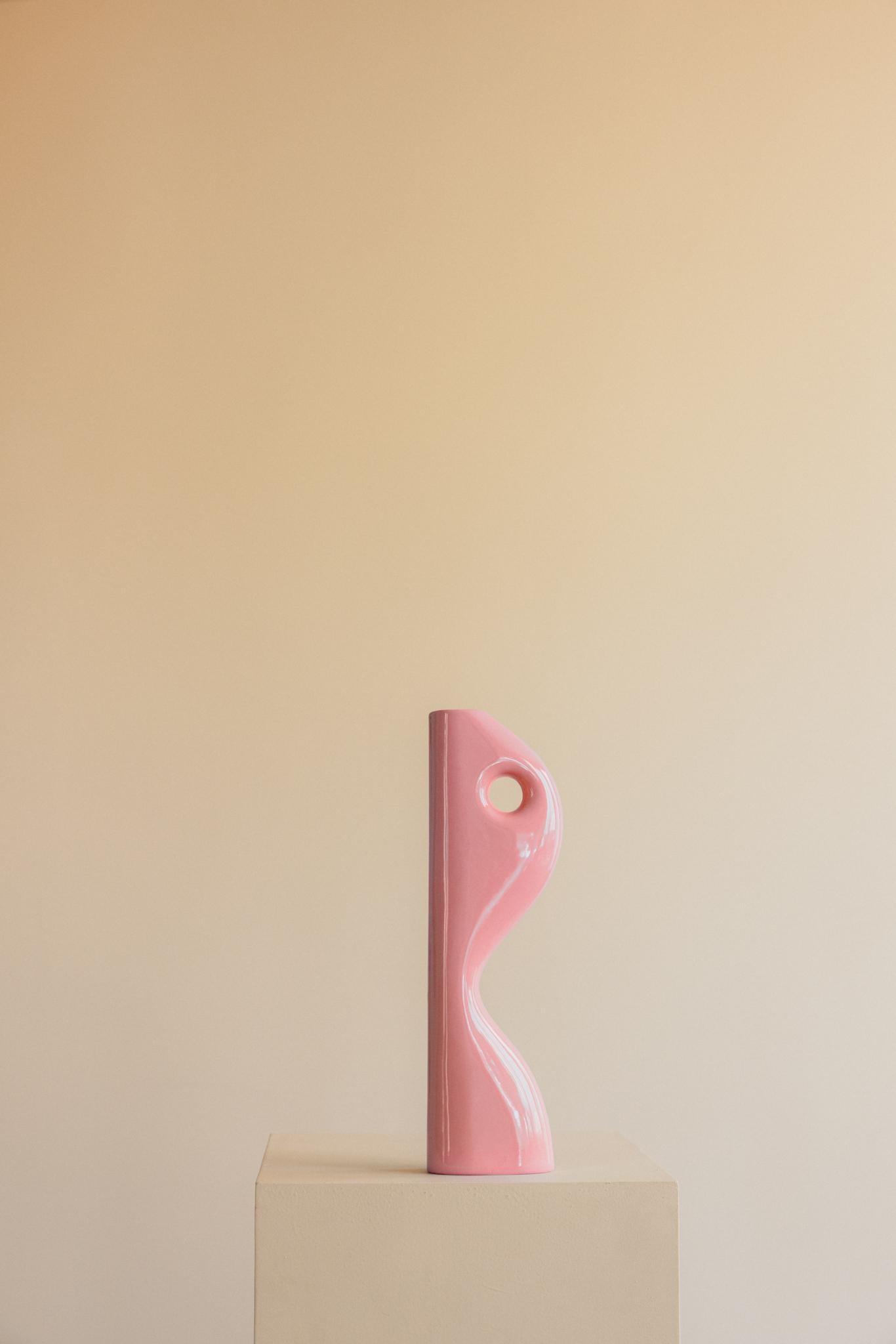 Smaltato Vaso in ceramica smaltata rosa fatto a mano - Lea in vendita