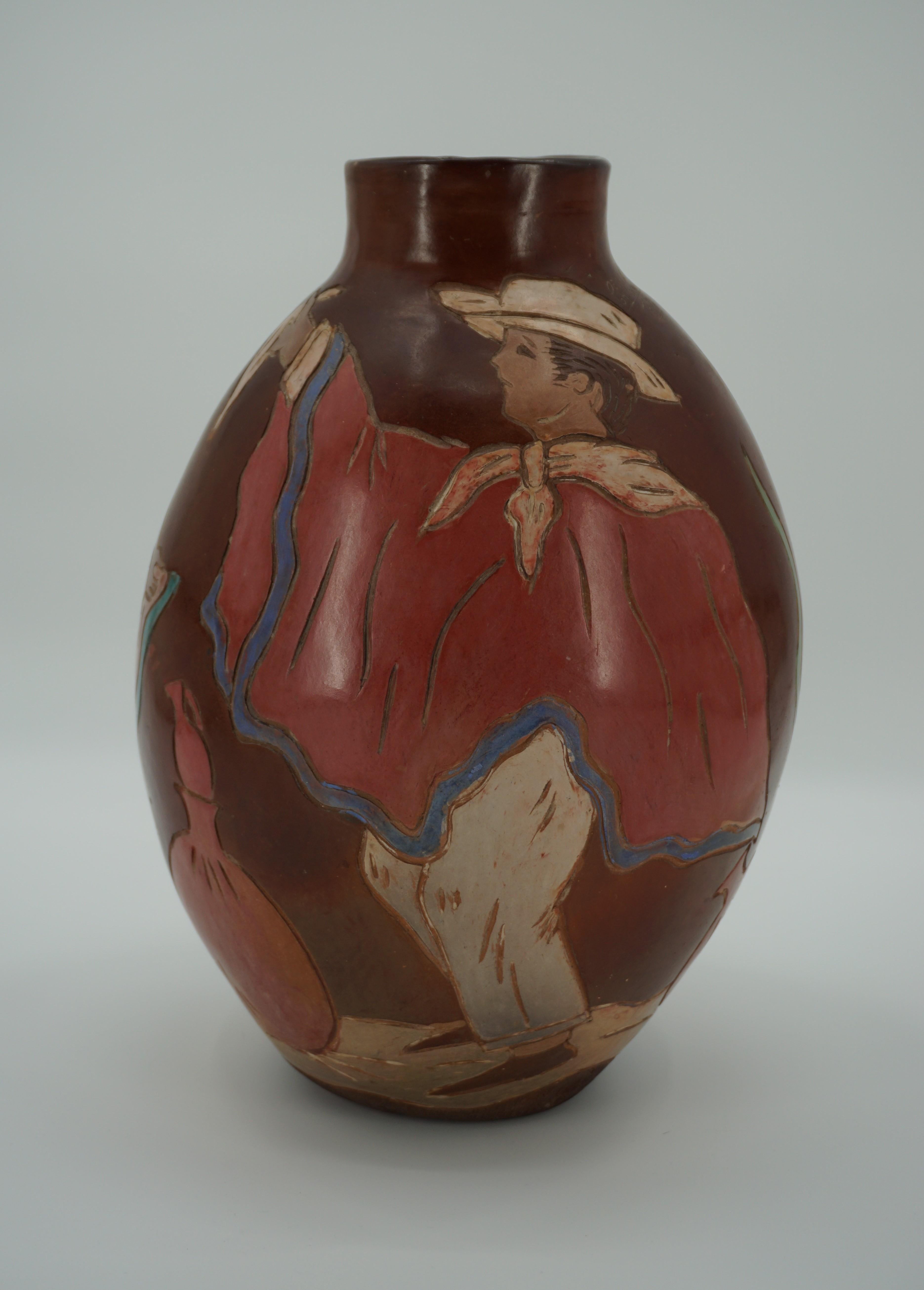 Dekorative Vase von Cesar Alache, in Chulucanas, Peru. Dekoration von Tänzern eines Mannes und einer Frau um eine schöne Keramikvase.