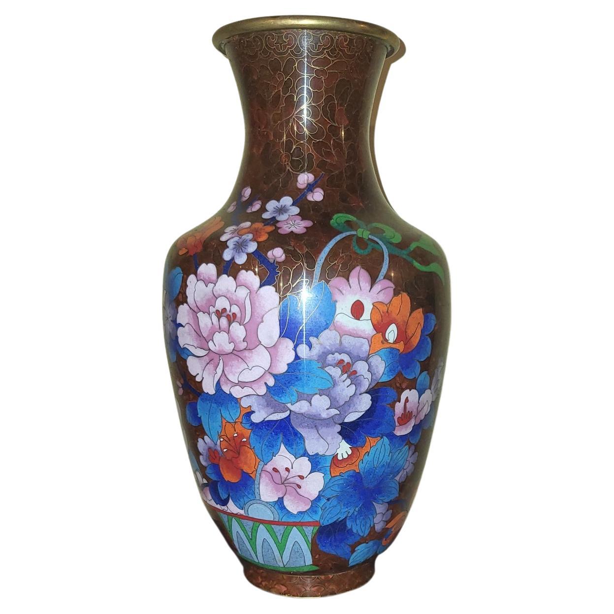 Vase chinois en émail cloisonné sur cuivre décor floral 1950/60  In Good Condition For Sale In AIX-LES-BAINS, FR