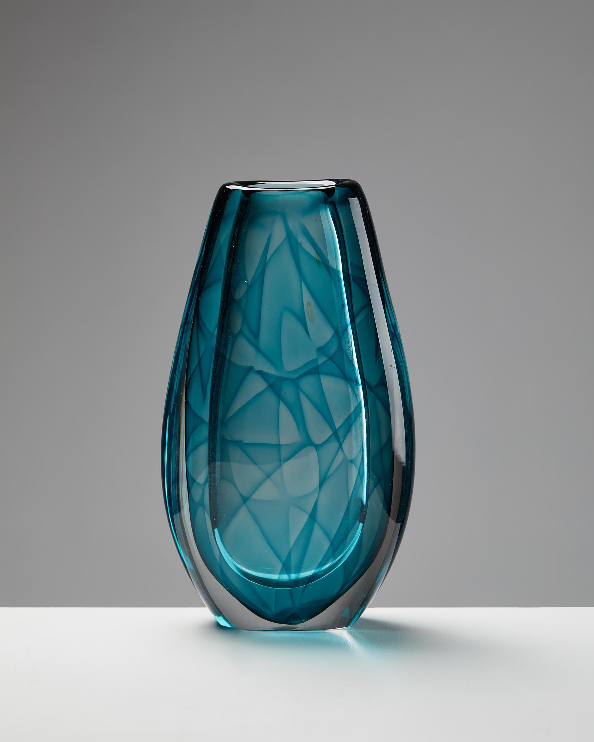 Mid-Century Modern Vase ‘Colora’ Designed by Vicke Lindstrand, for Kosta, Sweden, 1950’s For Sale