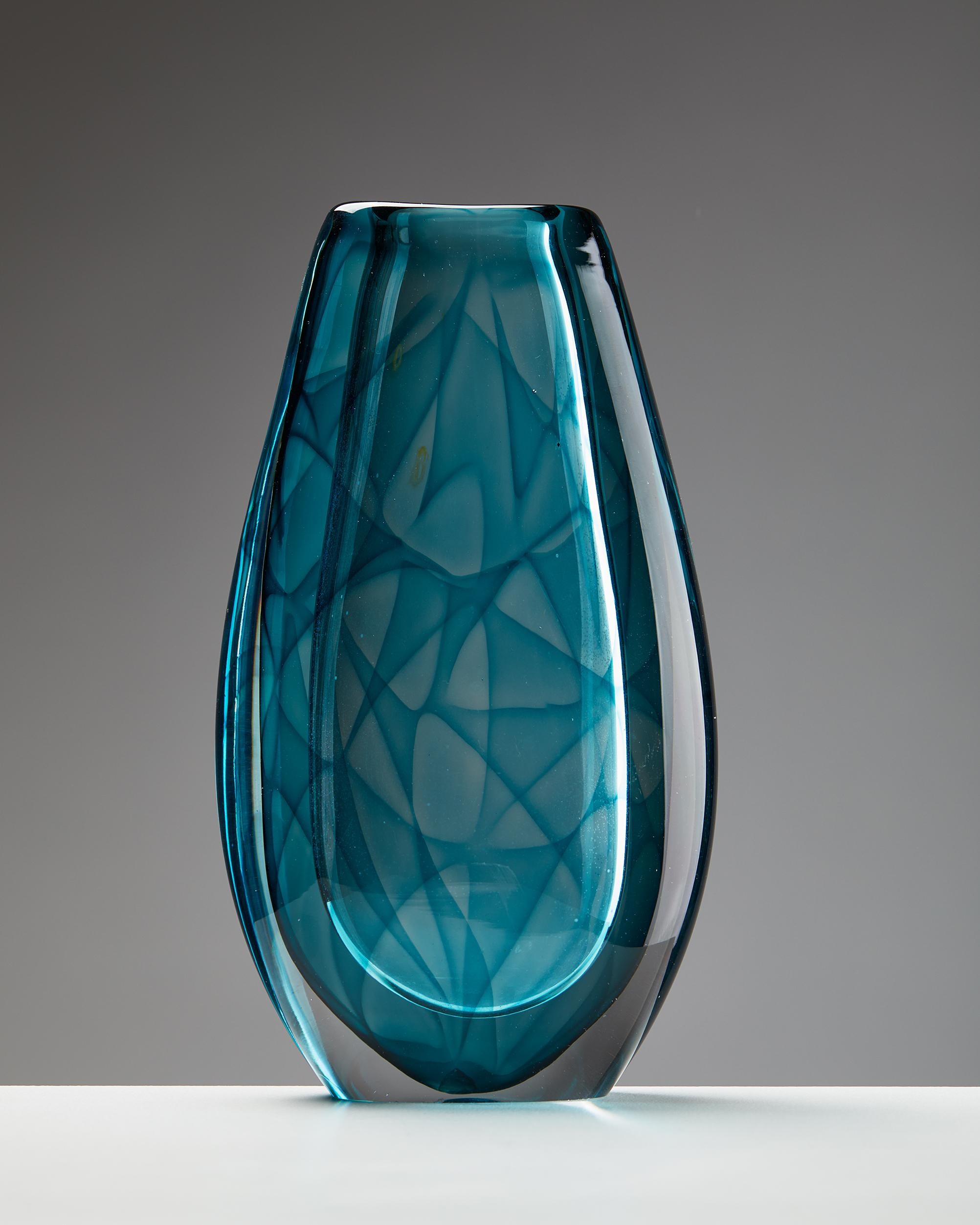 Swedish Vase ‘Colora’ Designed by Vicke Lindstrand, for Kosta, Sweden, 1950’s For Sale