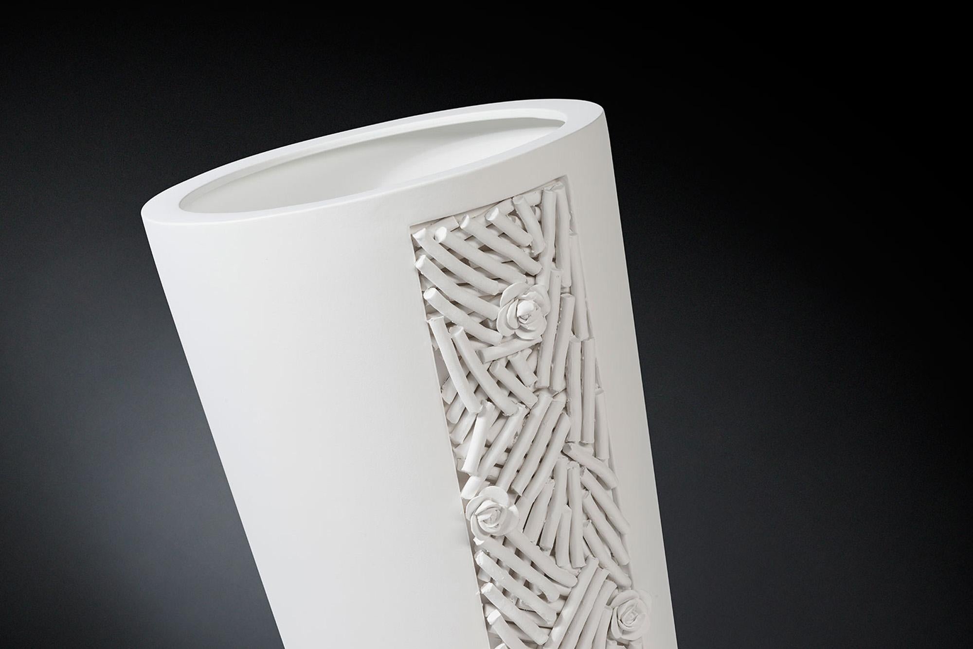 Vase mit Kegel Botticelli Tronchetti, Bassano, weiße Keramik, Italien (Moderne) im Angebot