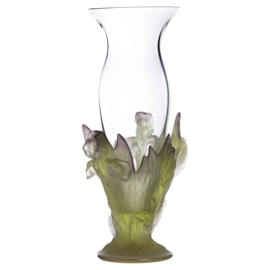 Vase Daum moulé et cristal en relief 20ème siècle en vente