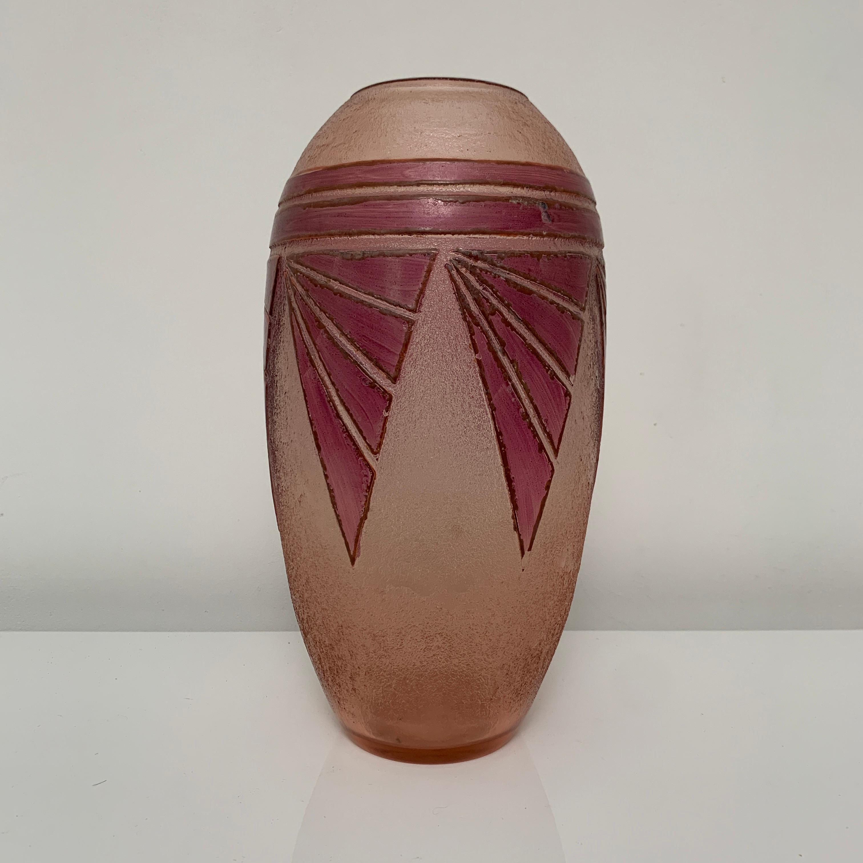 Vase Décor Art Deco Verre Gravé Et Emaillé Rubis, Legras, France, Vers 1920 In Good Condition In PONT-AUDEMER, FR