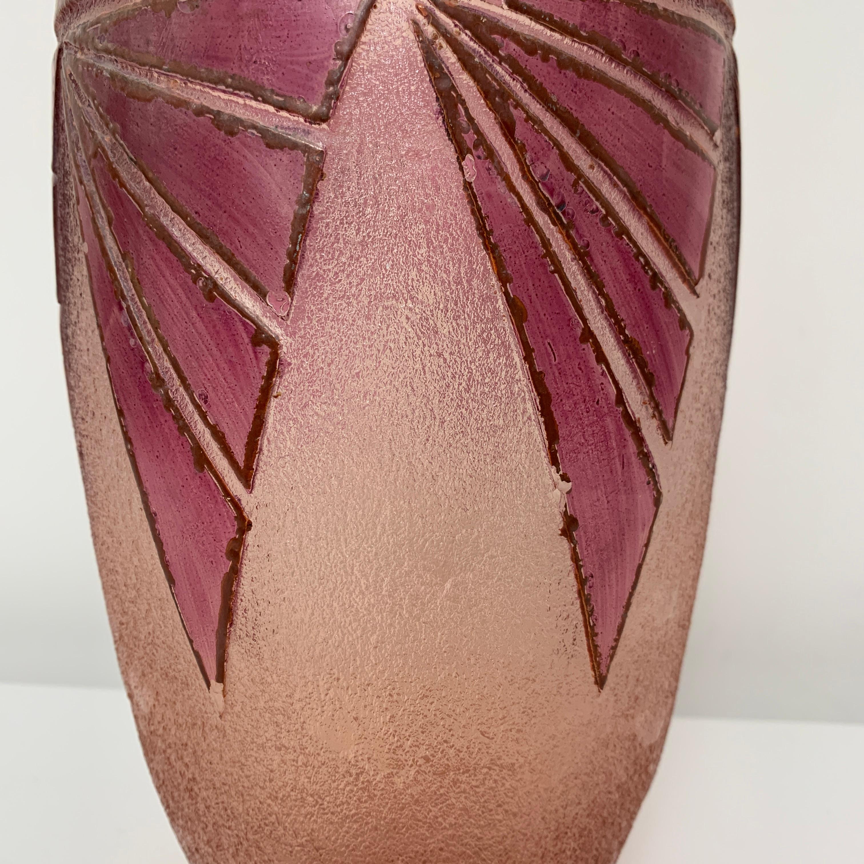 Vase Décor Art Deco Verre Gravé Et Emaillé Rubis, Legras, France, Vers 1920 1