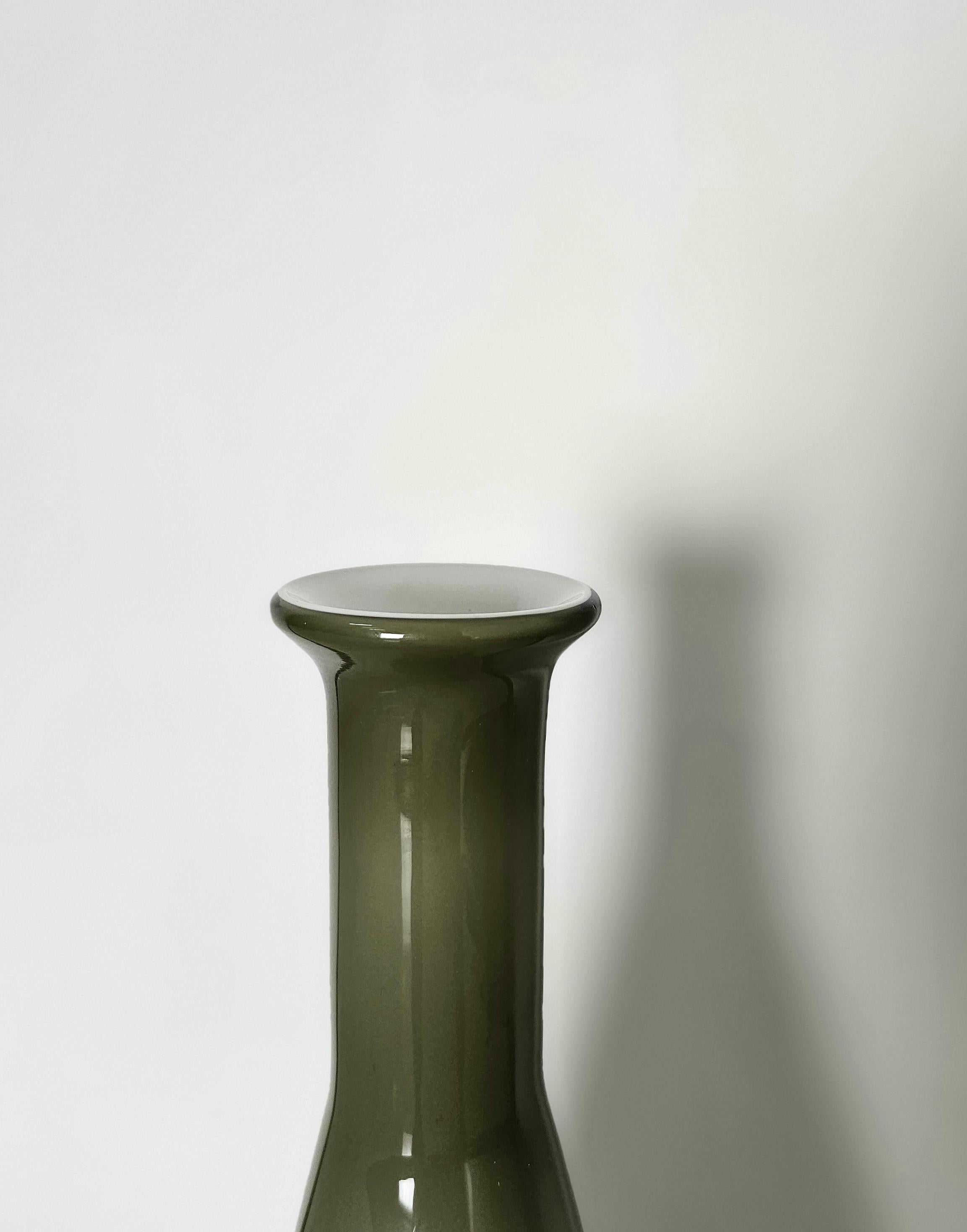 Mid-Century Modern Vase Decorative Object Murano Glass Green Midcentury Modern Italian Design 1960s For Sale