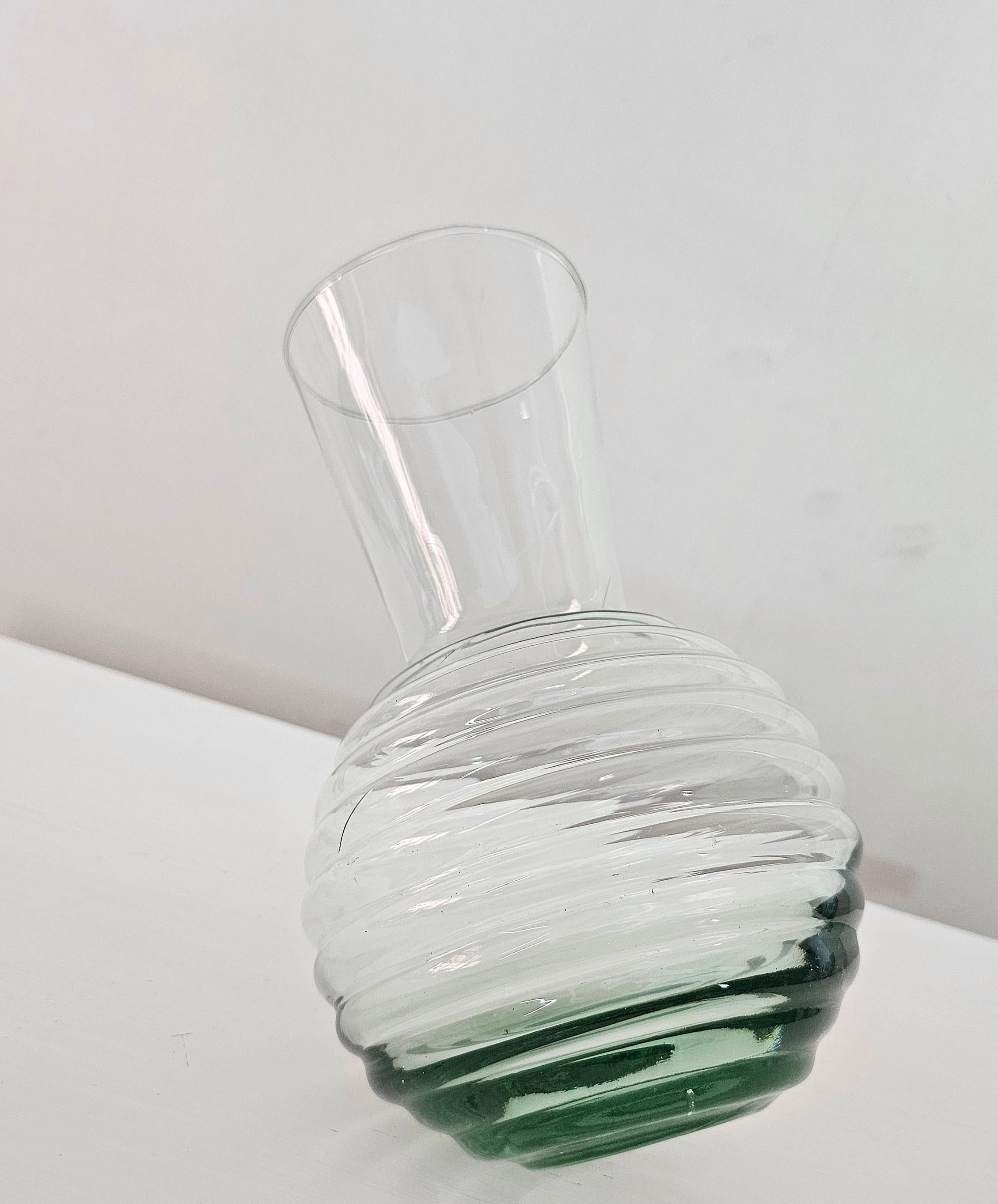 Verre Vase décoratif en verre de Murano vert transparent, Italie, années 1970 en vente