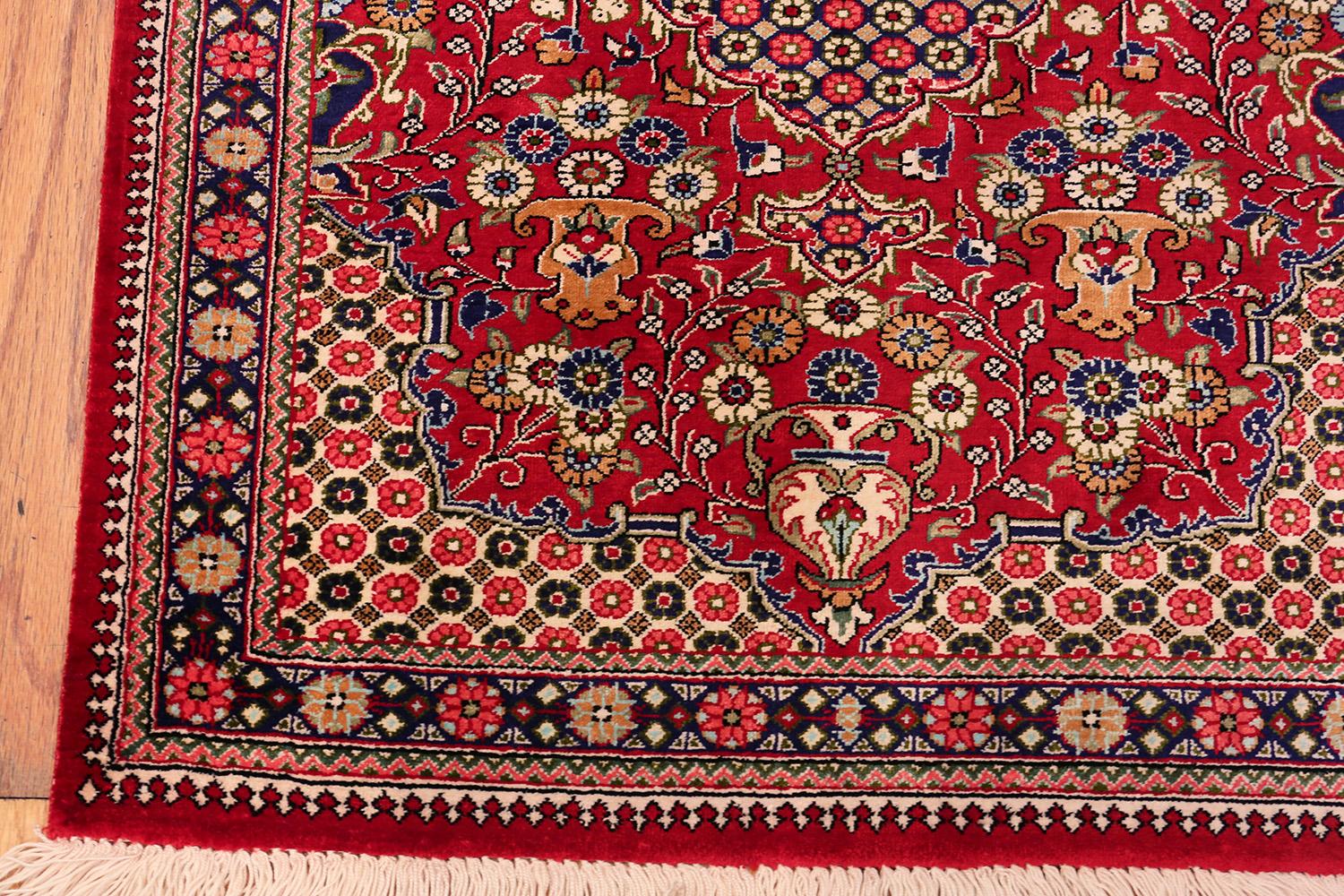 20th Century Vintage Persian Silk Qum Rug. 1 ft 9 in x 2 ft 4 in For Sale