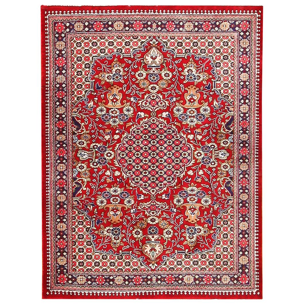Nazmiyal Collection Vintage Persian Silk Qum Rug. 1 ft 9 in x 2 ft 4 in