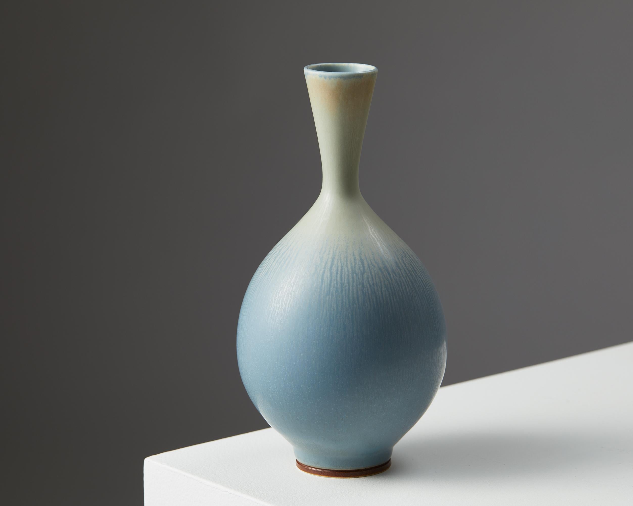 Vase designed by Berndt Friberg for Gustavsberg, 
Sweden, 1950’s.

Stoneware.

Dimensions:
H: 19.4 cm / 7 3/4