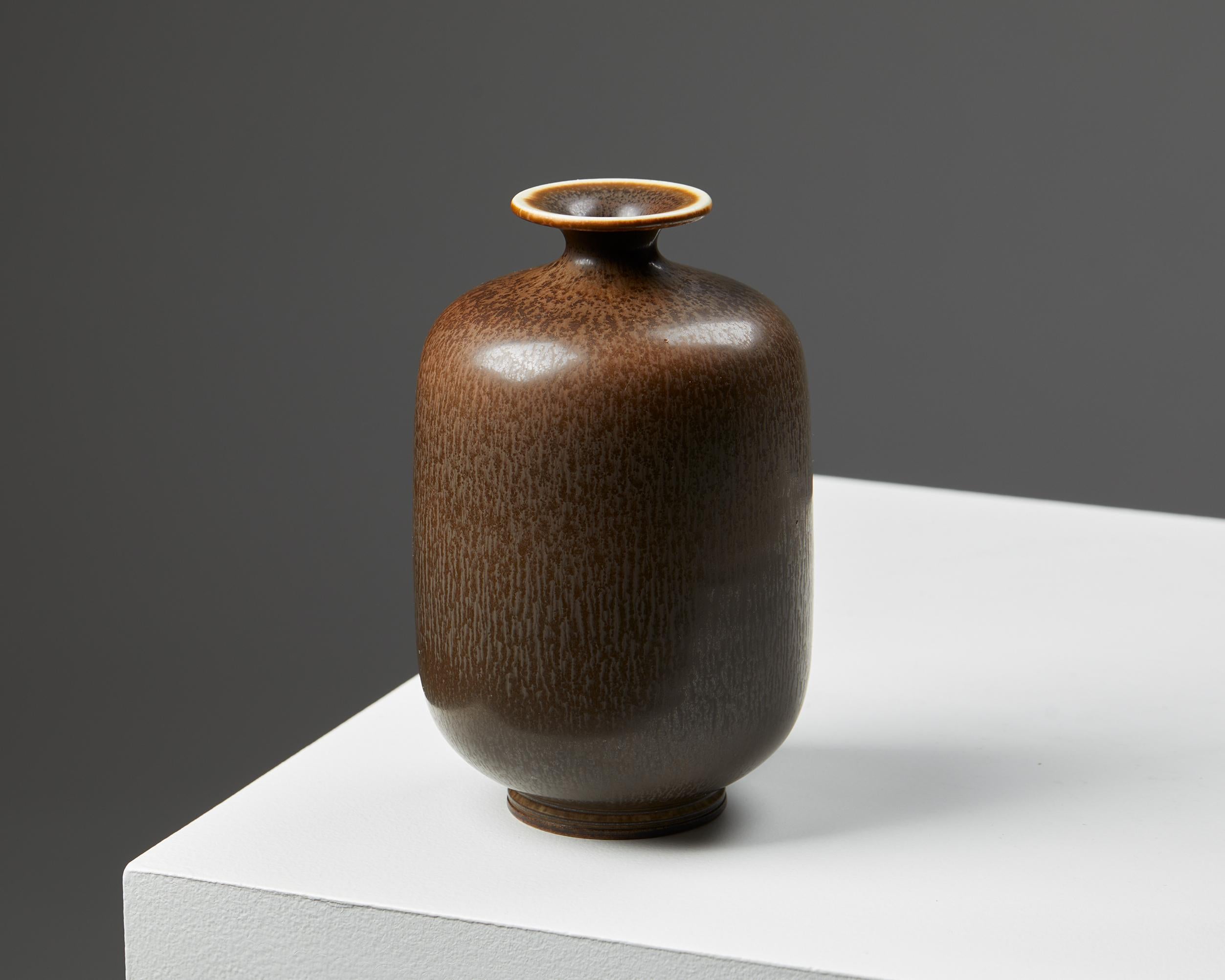 Vase designed by Berndt Friberg for Gustavsberg,
Sweden, 1950s.
Stoneware.

Signed.

Measures: Height: 15 cm / 6