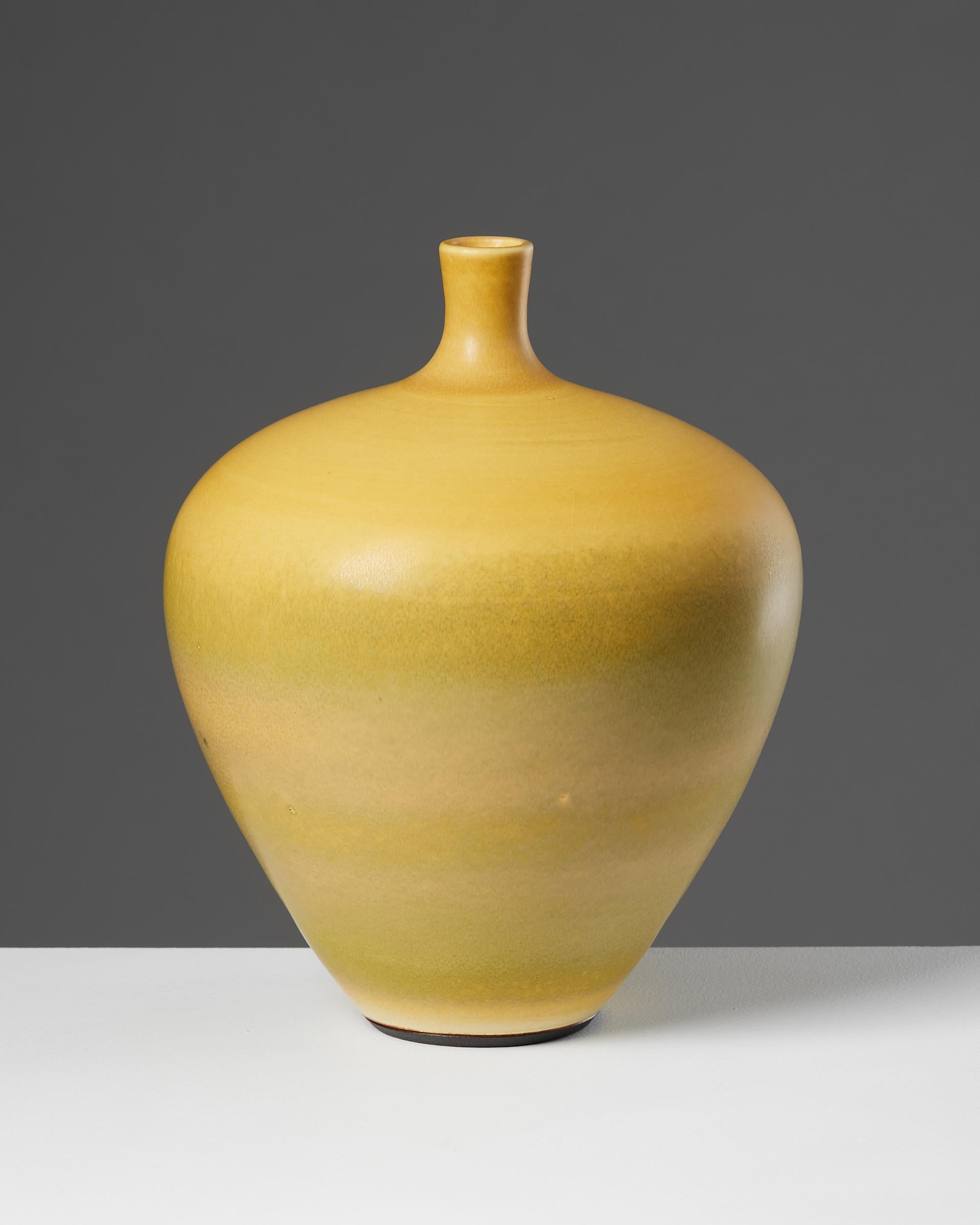 Die Vase wurde von Berndt Friberg für Gustavsberg entworfen, Schweden, 1963 (Moderne der Mitte des Jahrhunderts) im Angebot