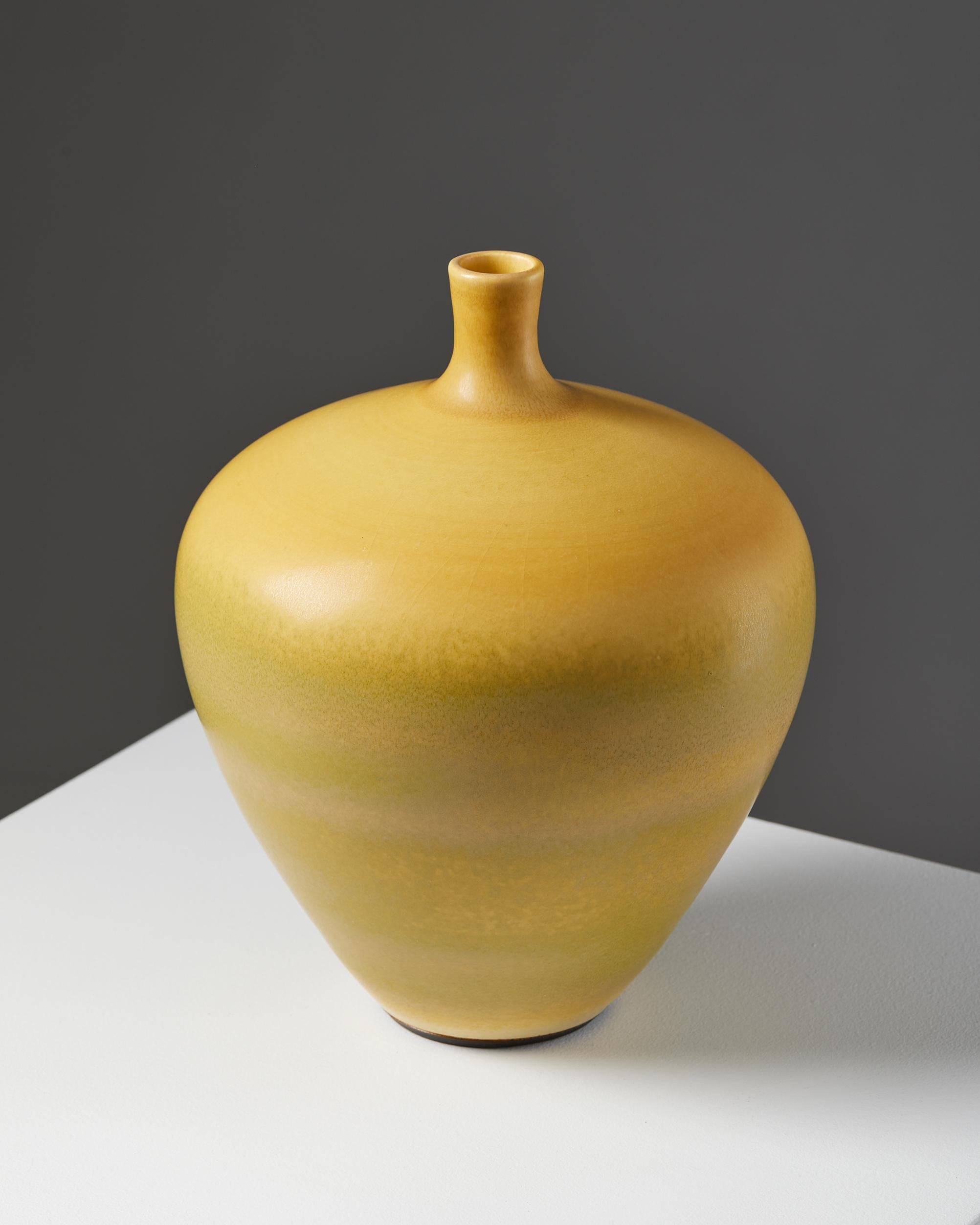 Die Vase wurde von Berndt Friberg für Gustavsberg entworfen, Schweden, 1963 im Zustand „Gut“ im Angebot in Stockholm, SE