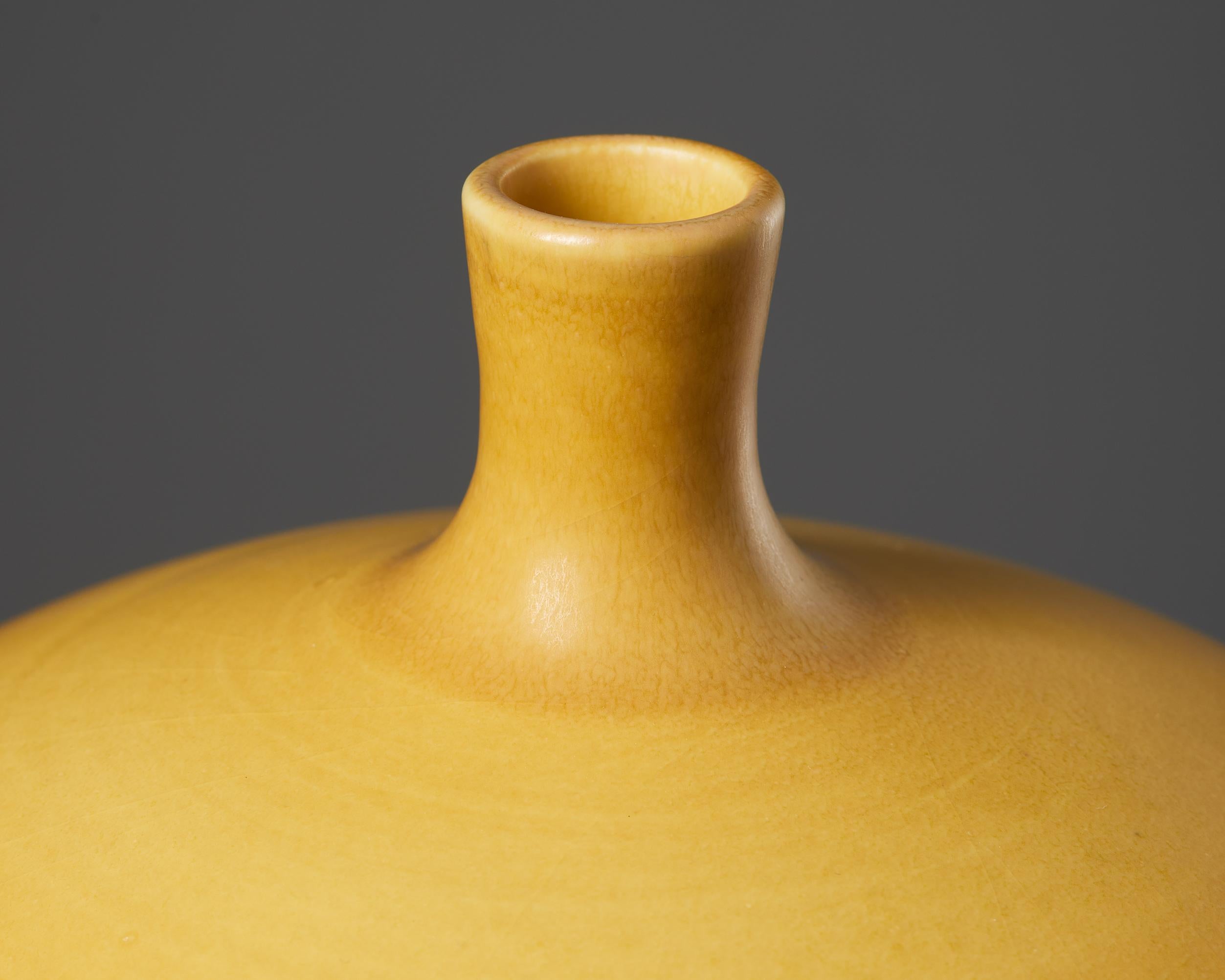 Die Vase wurde von Berndt Friberg für Gustavsberg entworfen, Schweden, 1963 (20. Jahrhundert) im Angebot