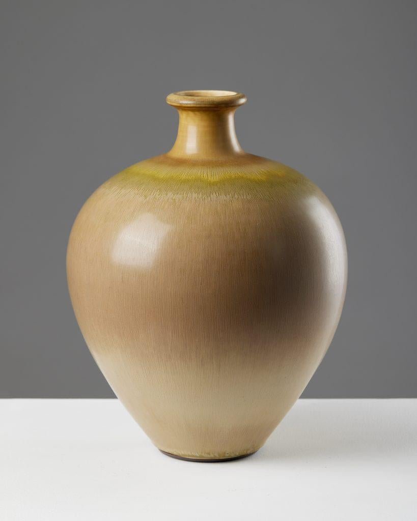 Vase by Berndt Friberg for Gustavsberg,
Sweden, 1976.

Stoneware.

Signed.

Provenance: From a private Swedish collection.

Dimensions: 
H: 28 cm / 11