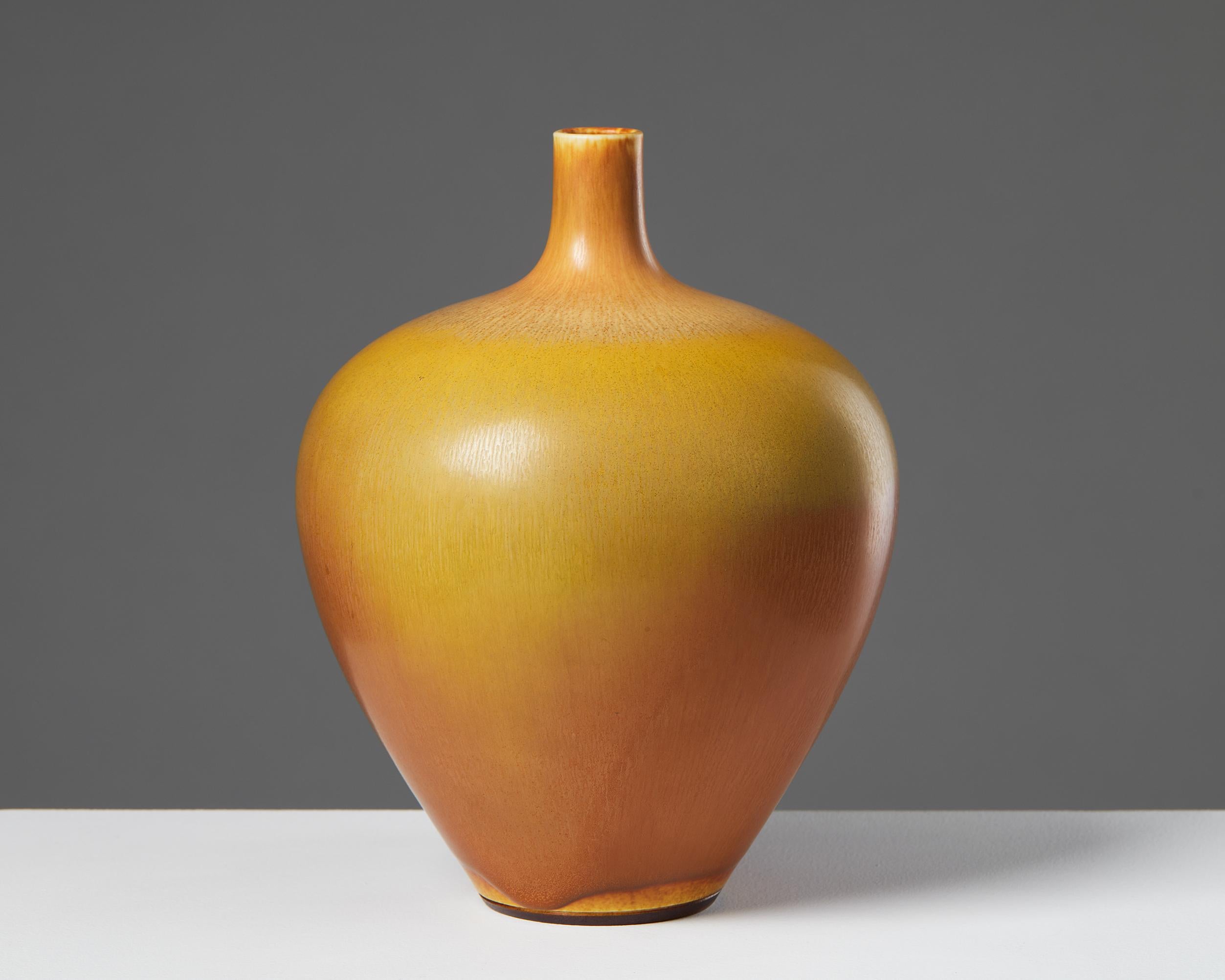 Vase designed by Berndt Friberg for Gustavsberg,
Sweden. 1977.
Stoneware.

Signed.

Measures: H: 21 cm / 8 1/4