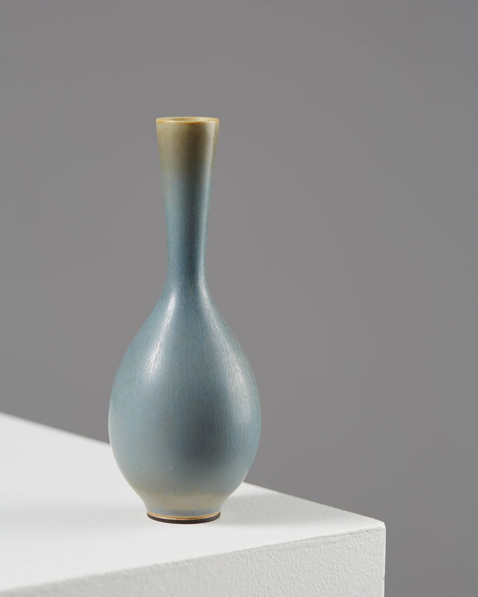 Vase designed by Berndt Friberg for Gustavsberg, Sweden, 1950s.
Stoneware.

Measures: H: 13 cm/ 5