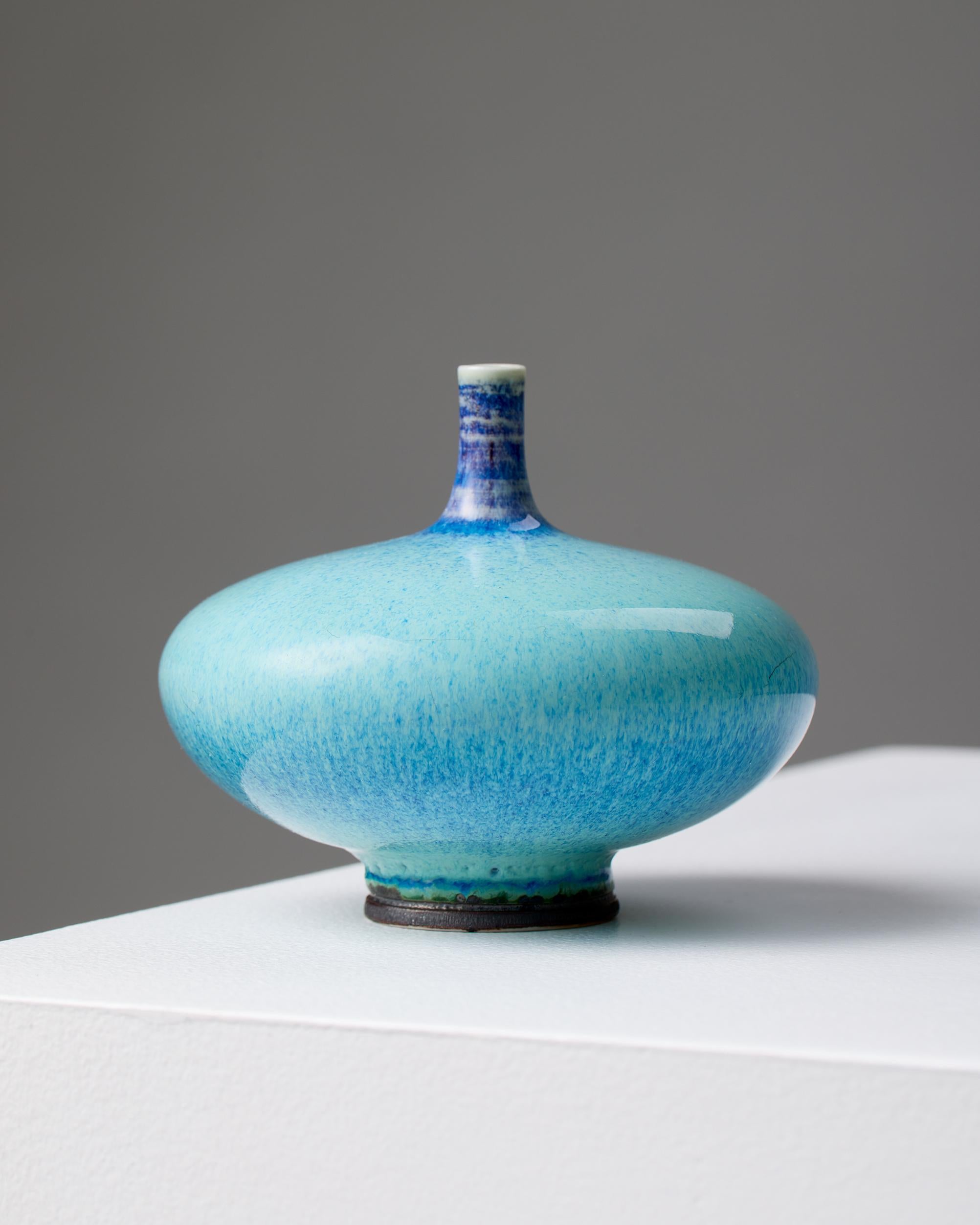 Vase en grès émaillé bleu de Berndt Friberg - Gustavsberg Studio, Suède 1970 Bon état - En vente à Stockholm, SE