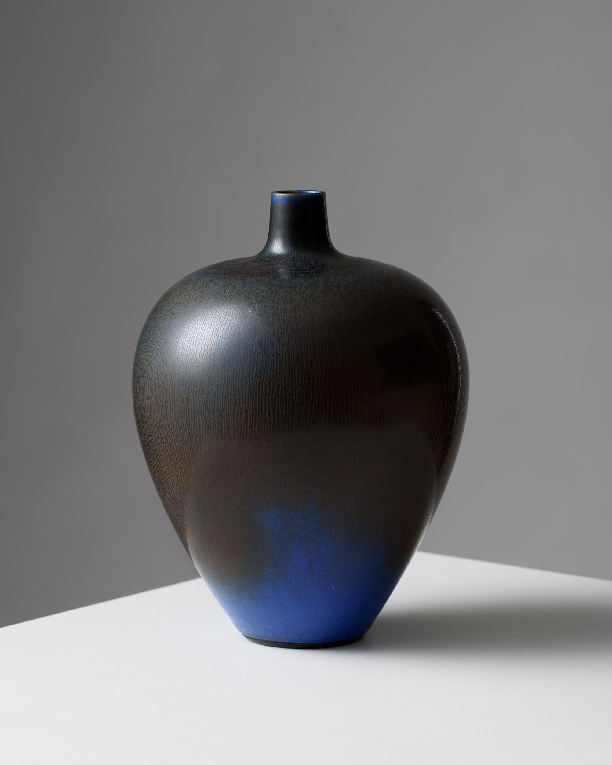 Swedish Vase designed by Berndt Friberg, Gustavsbergs Studio, Sweden, 1954. For Sale