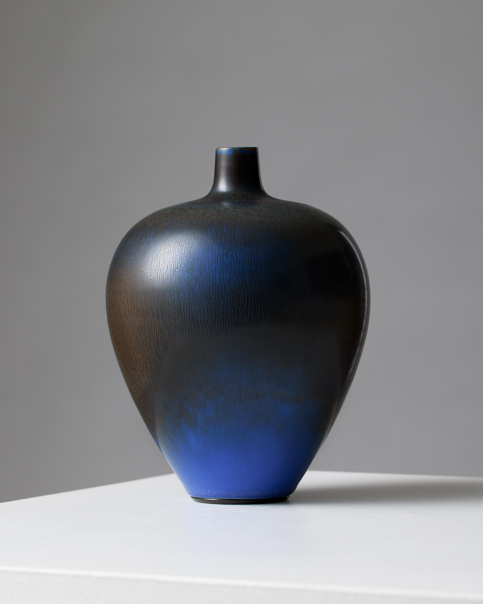 Vase designed by Berndt Friberg, Gustavsbergs Studio, Sweden, 1954. In Good Condition For Sale In Stockholm, SE