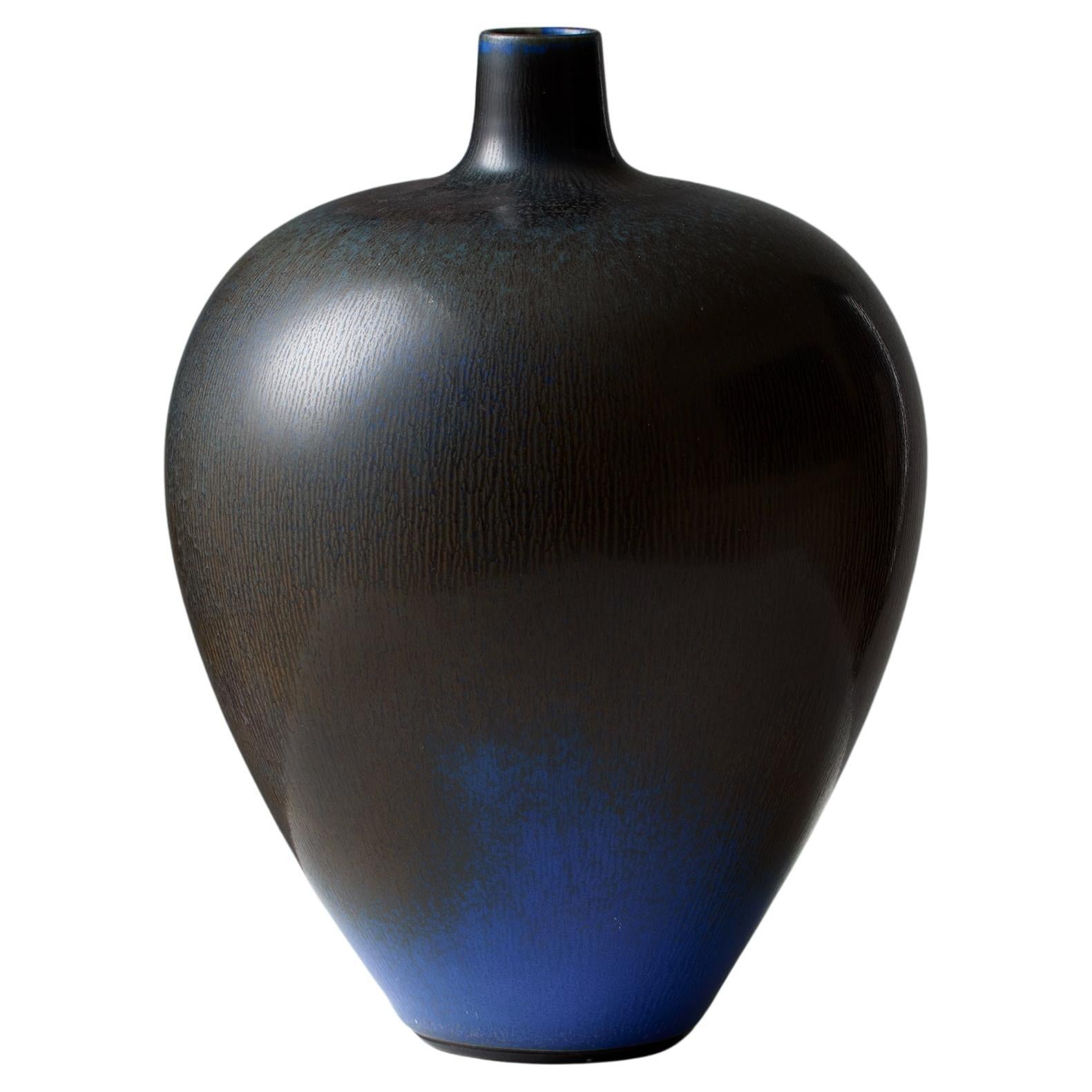Vase designed by Berndt Friberg, Gustavsbergs Studio, Sweden, 1954. For Sale