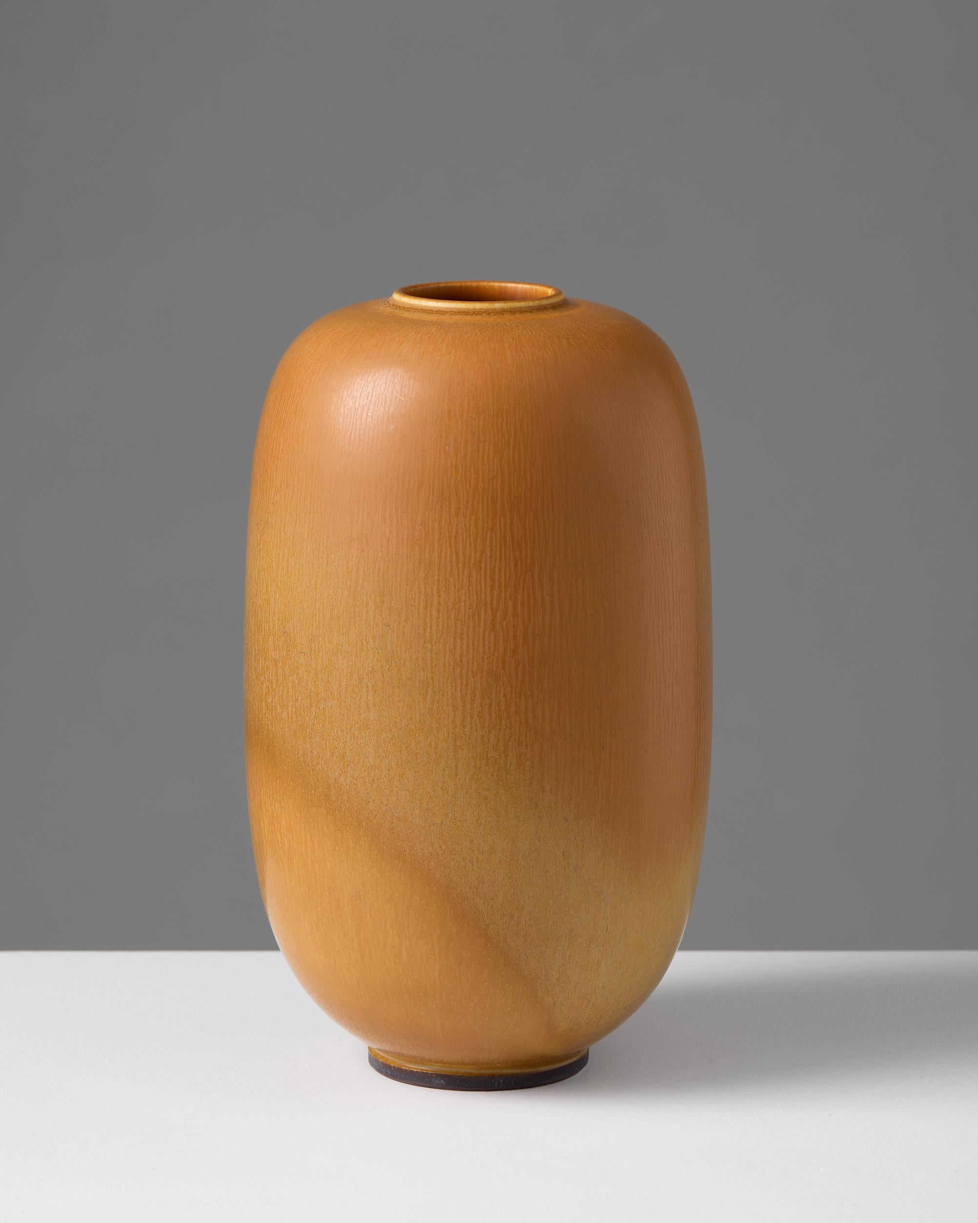 Vaso disegnato da Berndt Friberg, Gustavsberg Studio
Svezia, 1956

Gres.

H: 20 cm / 7 7/8