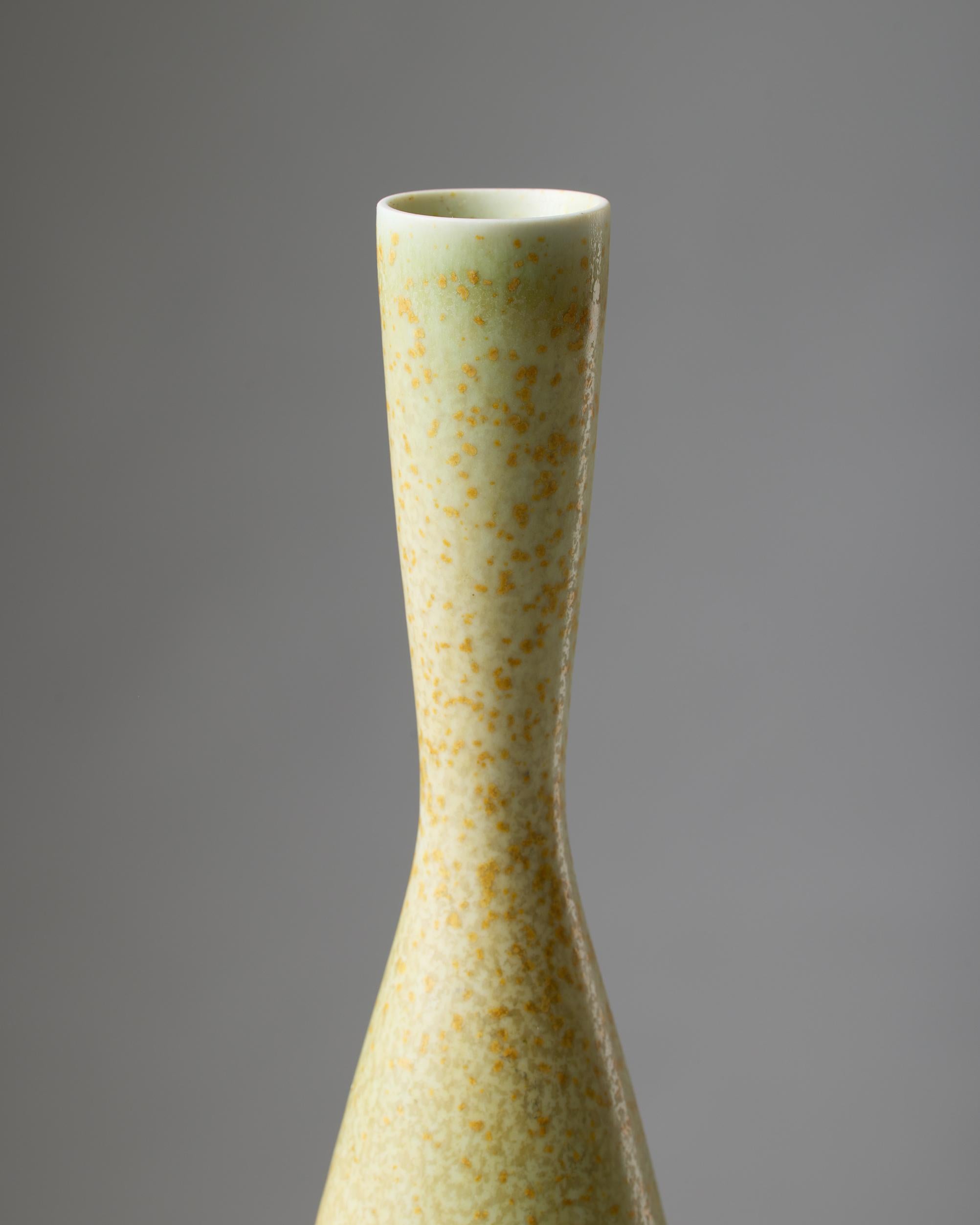 Vase designed by Carl Harry Stålhane for Rörstrand, Sweden 1950s In Good Condition For Sale In Stockholm, SE