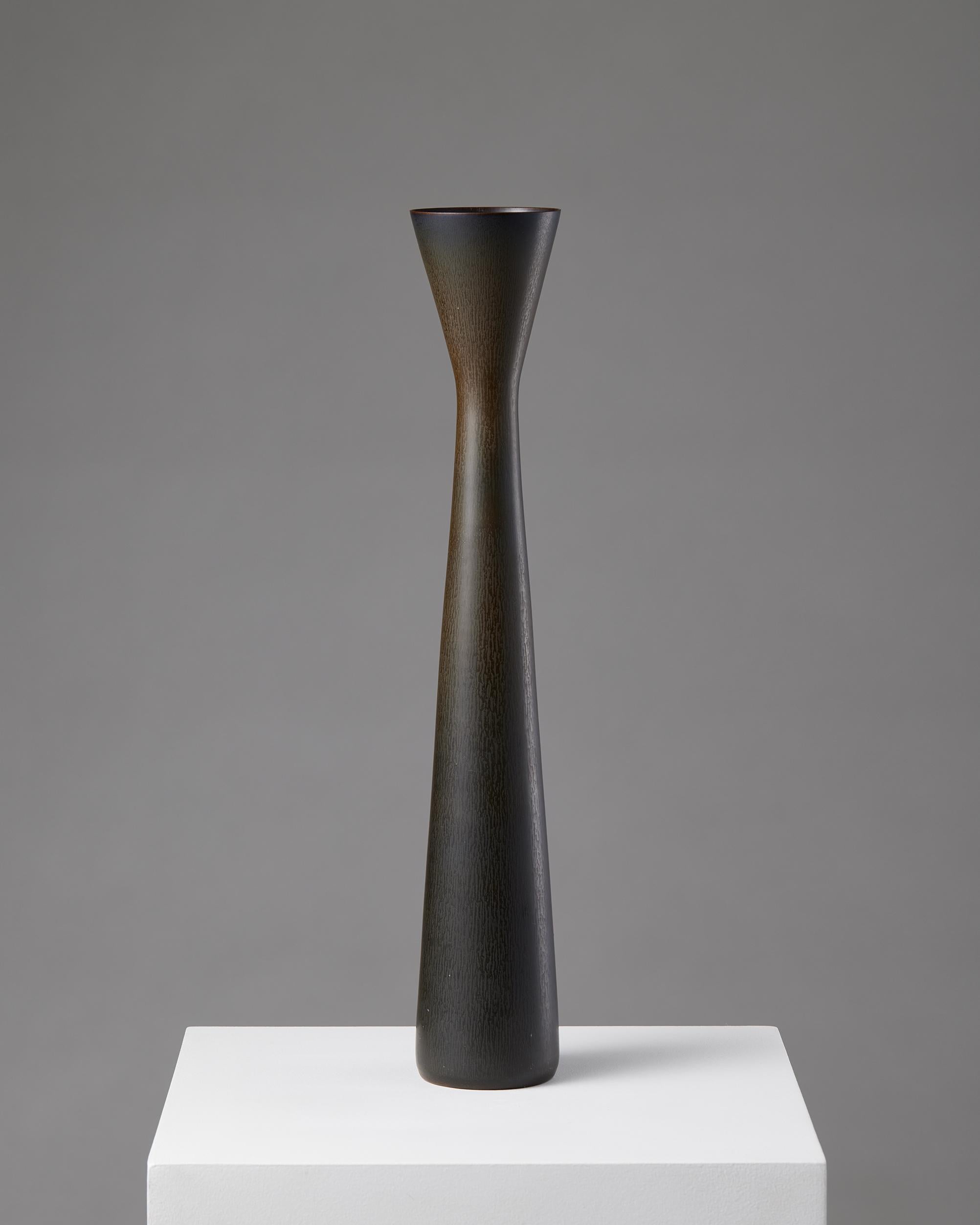 Vase designed by Carl-Harry Stålhane for Rörstrand,
Sweden, 1957.

Stoneware.

Signed.

H: 52.5 cm 
D: 9 cm.