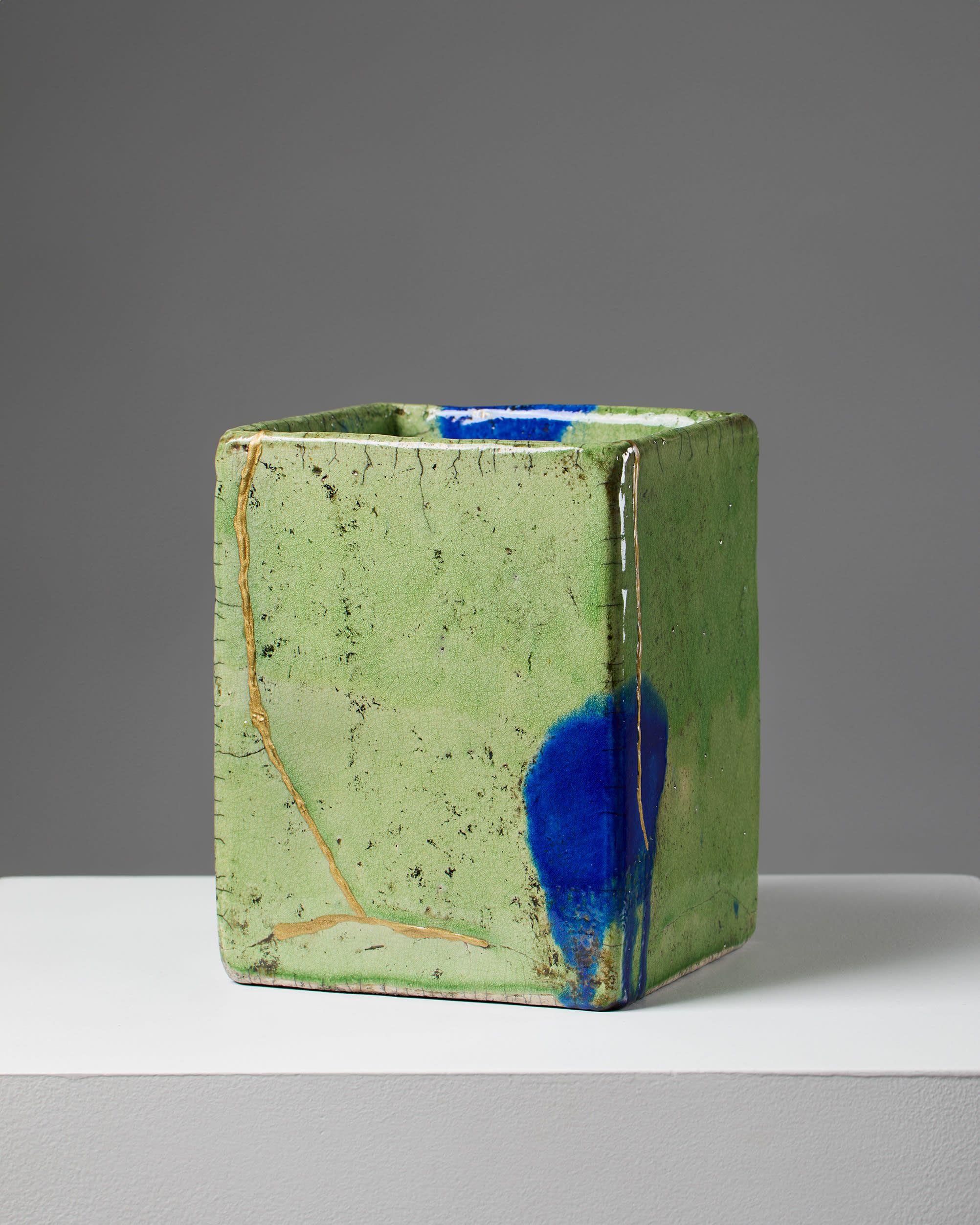 Vase conçu par Cecilia Kraitz
Suède, années 2000

Faïence cuite au raku

H : 20 cm / 8