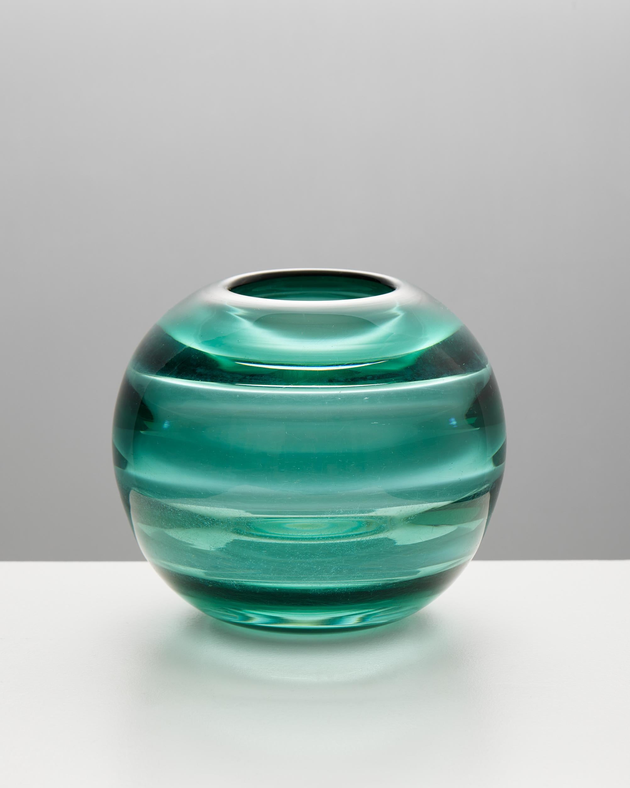 Vase designed by Edward Hald for Orrefors, Sweden, 1930s
Signed.

Glass

H: 14 cm / 5 1/2''
Diameter: 16 cm / 6 1/4''