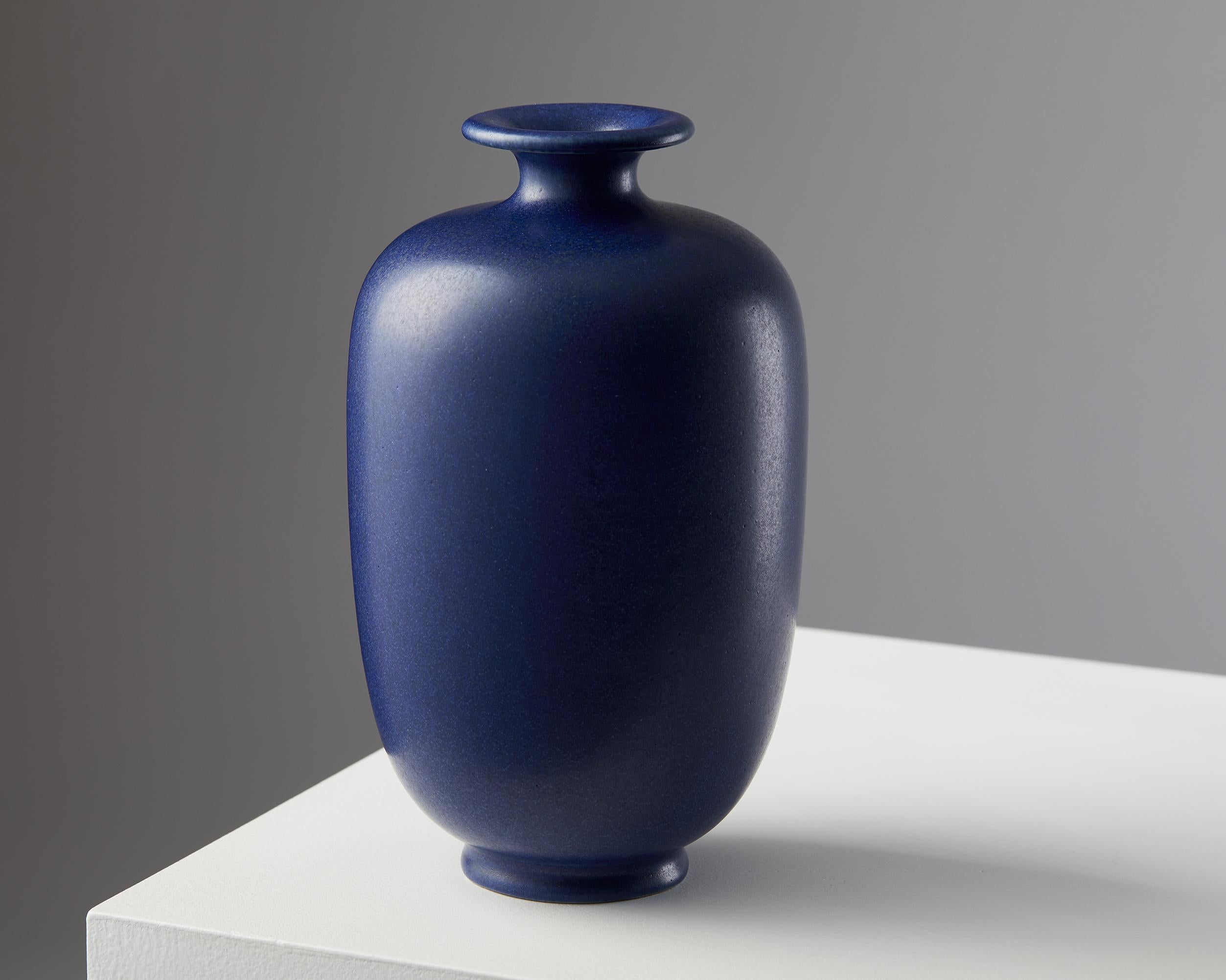 Vase designed by Erich and Ingrid Triller for Tobo,
Sweden. 1950s.
Stoneware.

Signed.

Measures: height: 21.5 cm / 8 1/2
