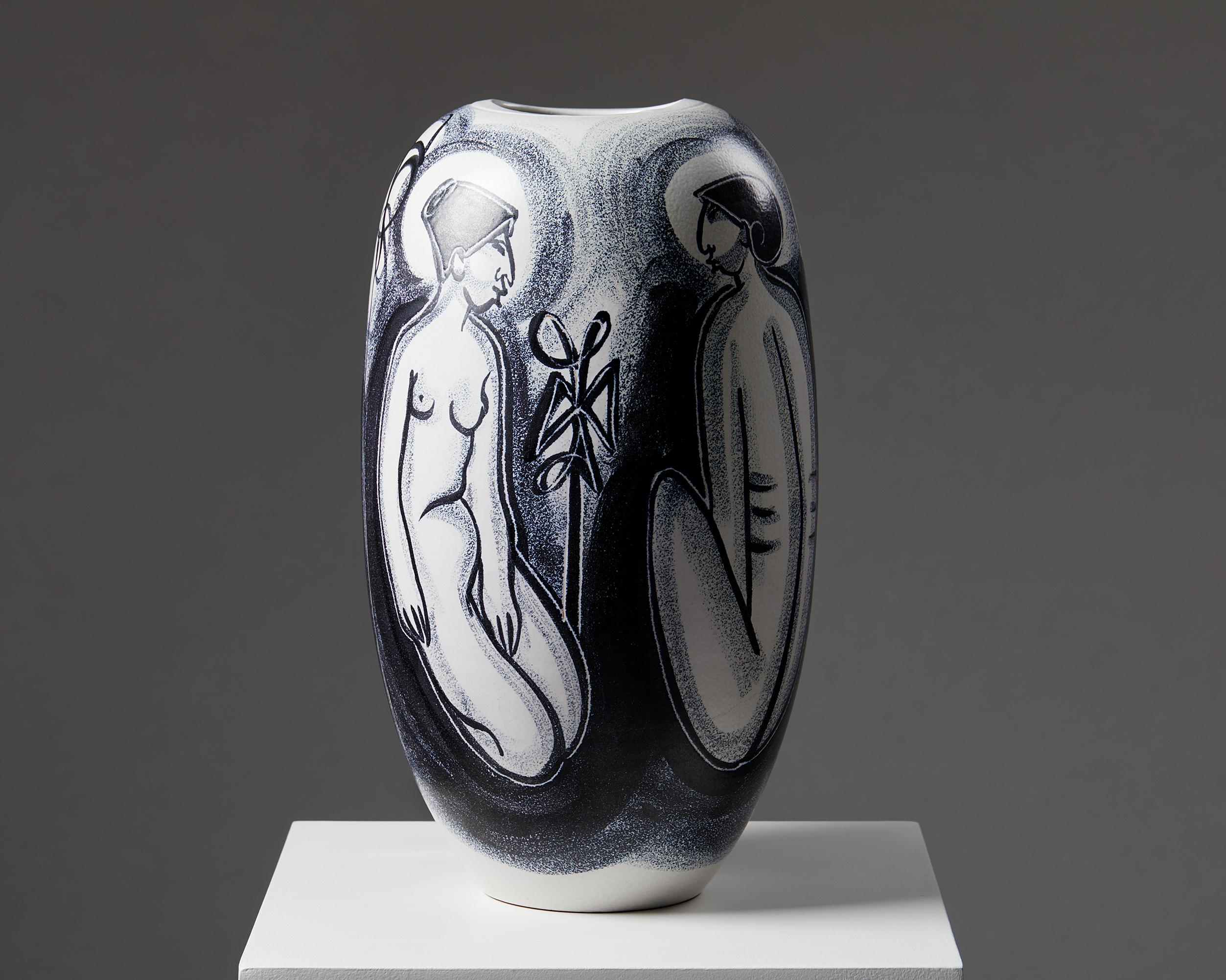 Vase designed by Erik Ivarsson for Höganäs,
Sweden, 1950’s.
Stoneware.

Signed.

Measures: Height: 44 cm / 17 1/3’’
Diameter: 23 cm / 9’’.