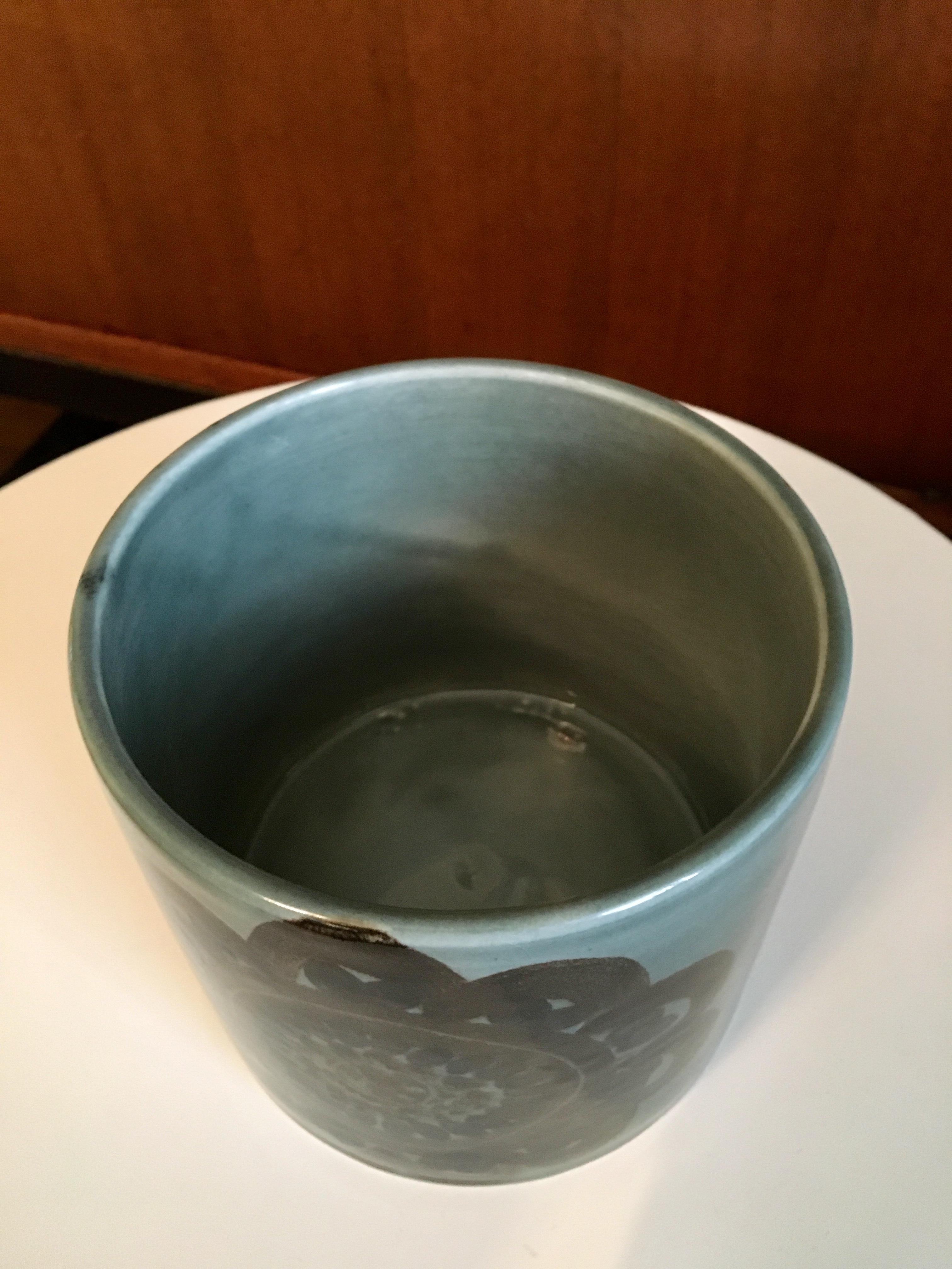Hand-Painted Vase Designed By Gunvor Olin-Grönqvist For Arabia, Made In Finland For Sale