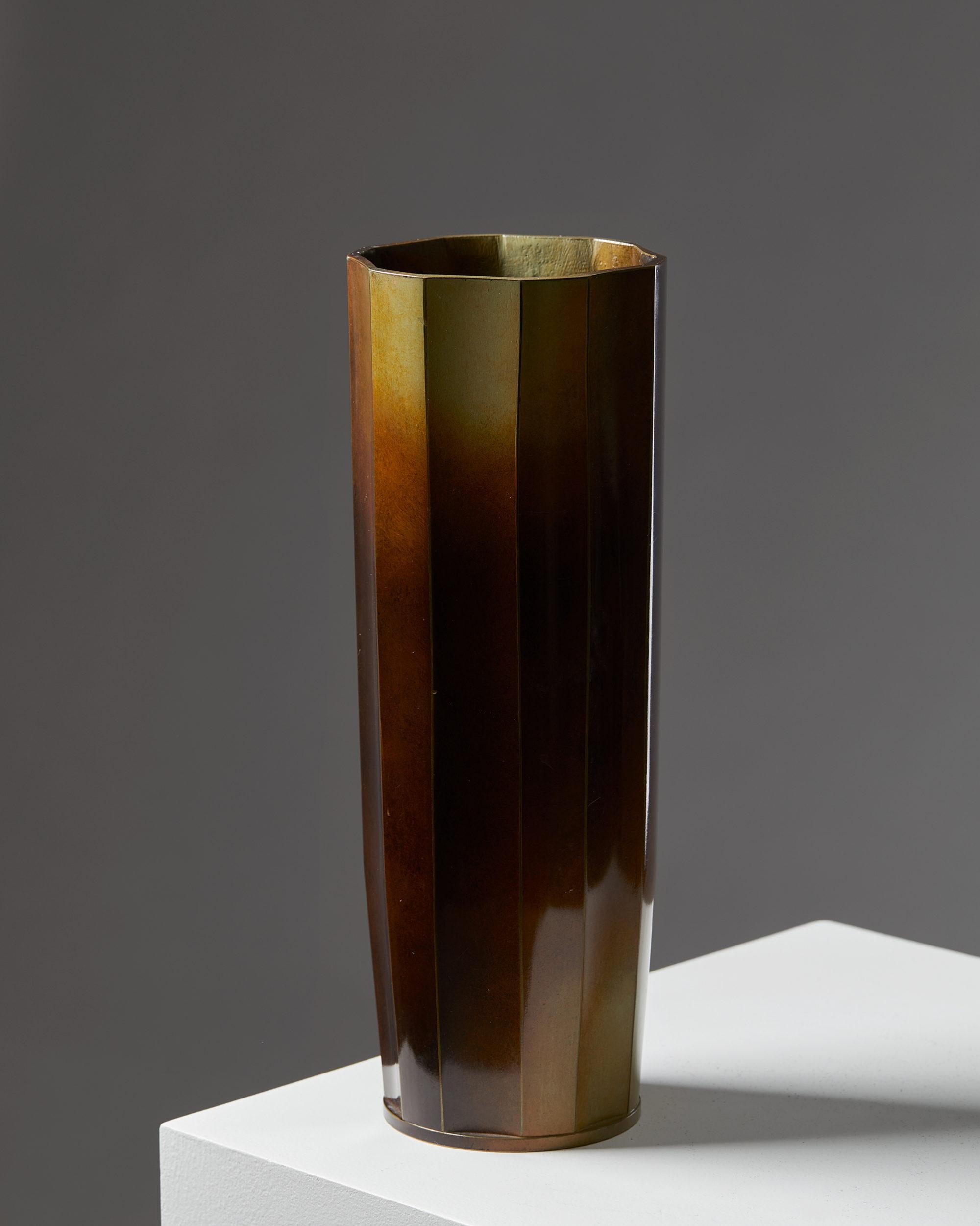 Vase designed by Ivar Ålenius-Björk for Ystad Brons, Sweden, 1930s.
Patinated bronze.

Measures: Height 32 cm/ 12 1/4