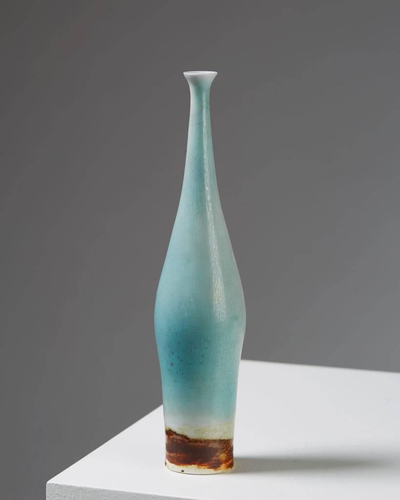 Vase designed by Kyllikki Salmenhaara for Arabia,
Finland, 1950s. 

Stoneware.

Signed.

Measures: 
H: 26 cm / 10 1/4''
D: 6 cm / 2 1/4